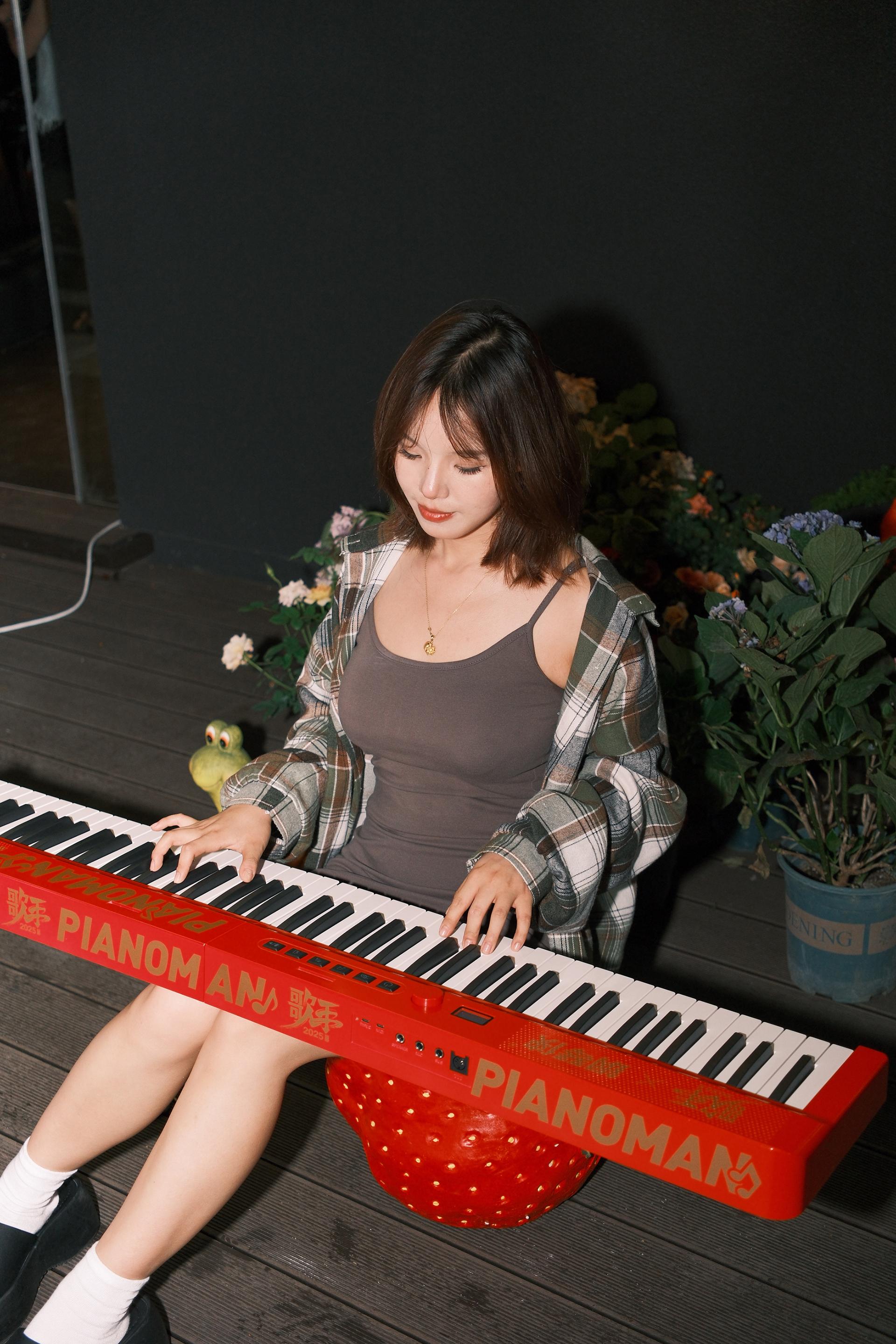 London Design Awards Winner - Pianoman MAX