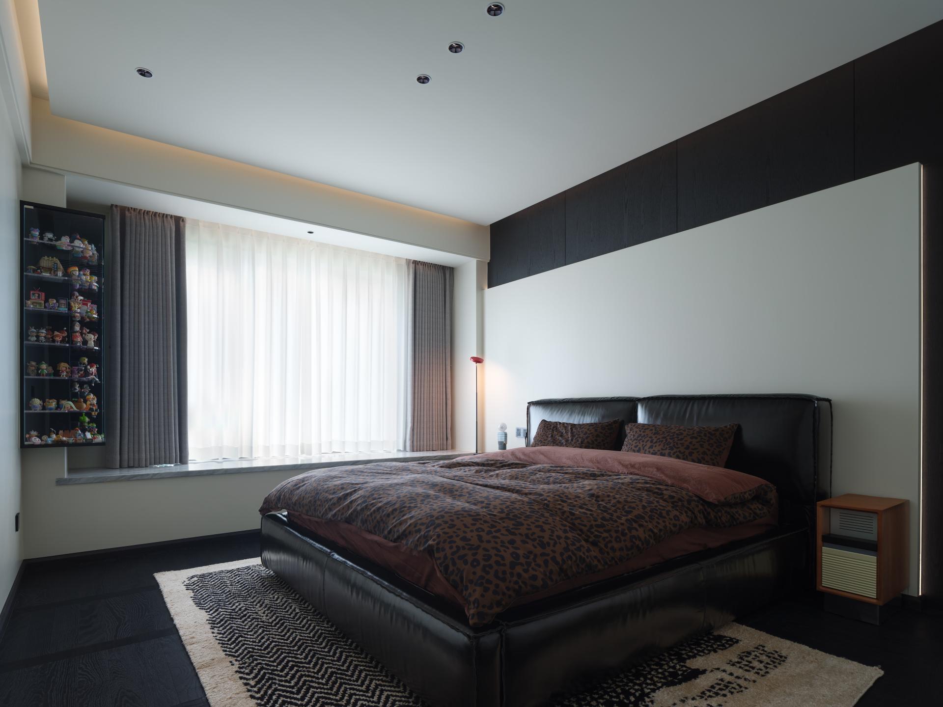 London Design Awards Winner - Dark Pop × Italian Minimalism