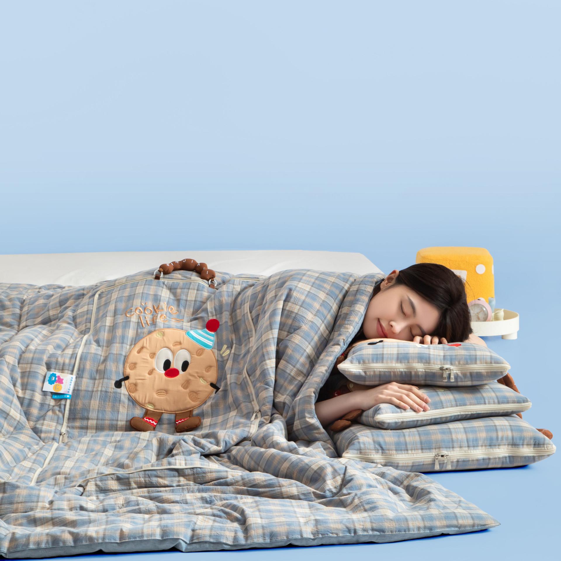 London Design Awards Winner - Xenora Blanket Pillow Combo