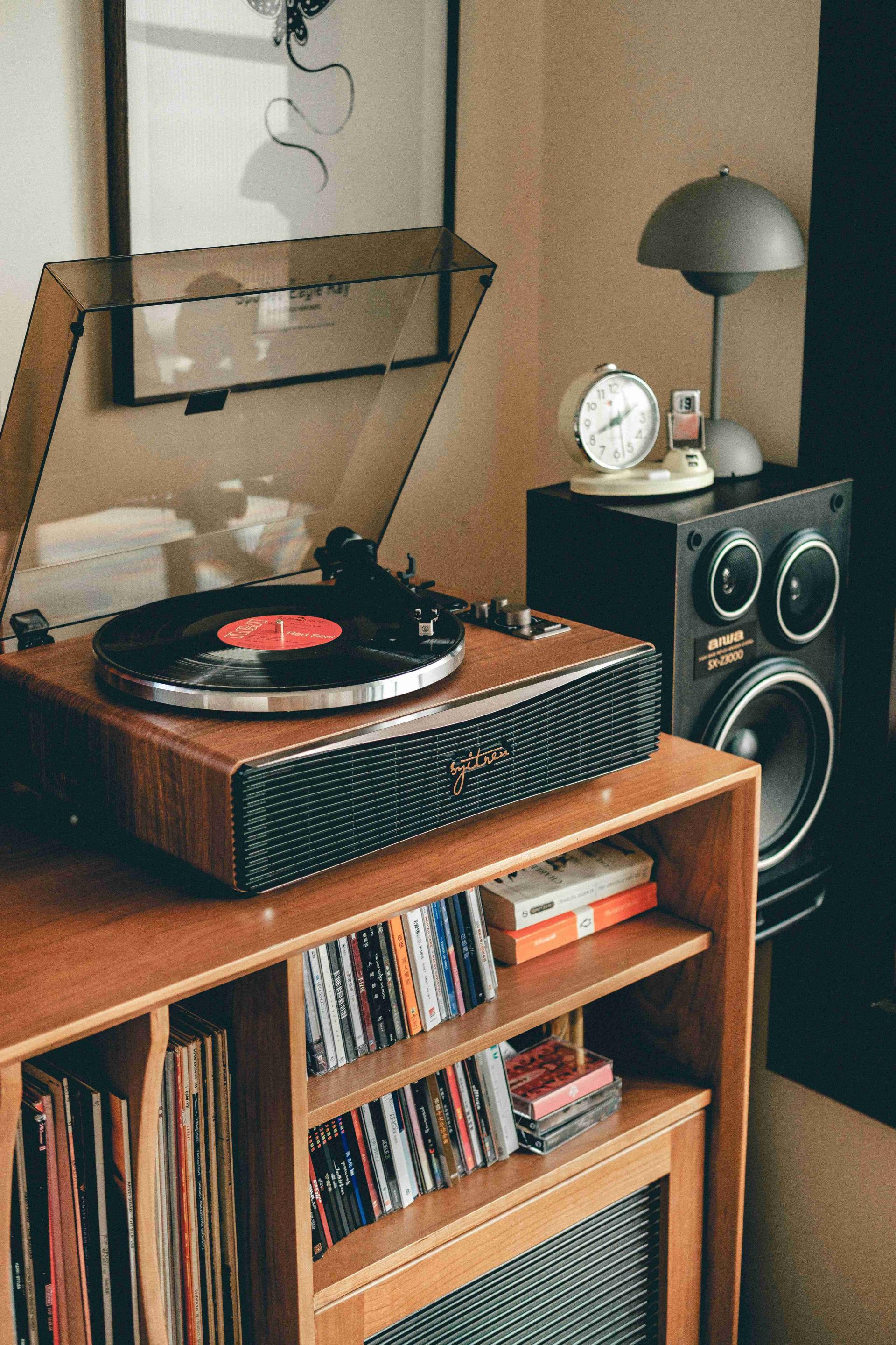 London Design Awards Winner - PARON II Vinyl Record Player