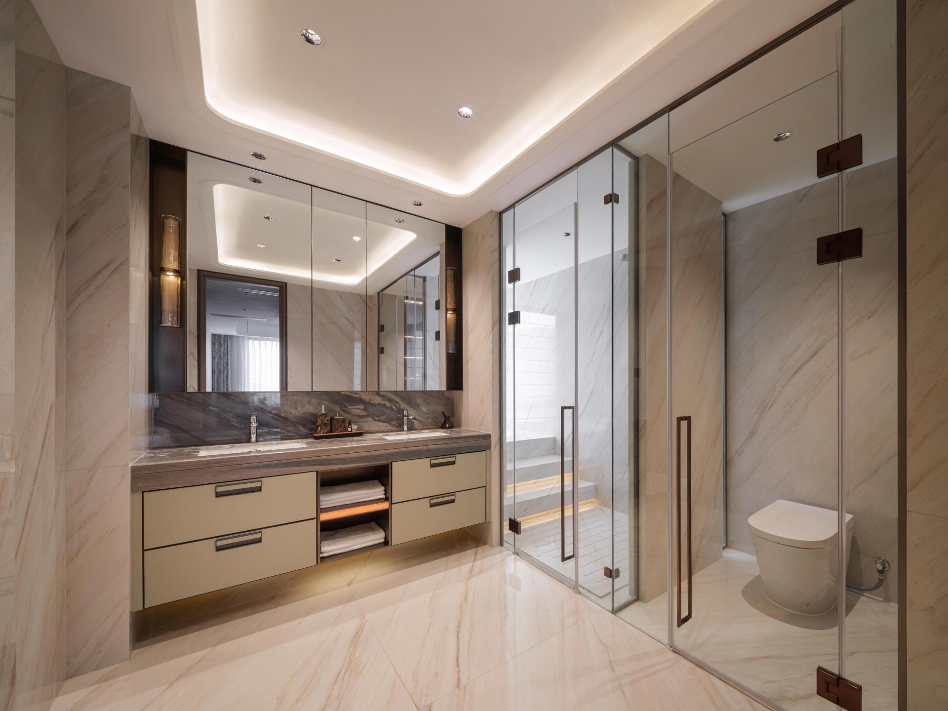London Design Awards Winner - Peak Of The World B3 Show Flat