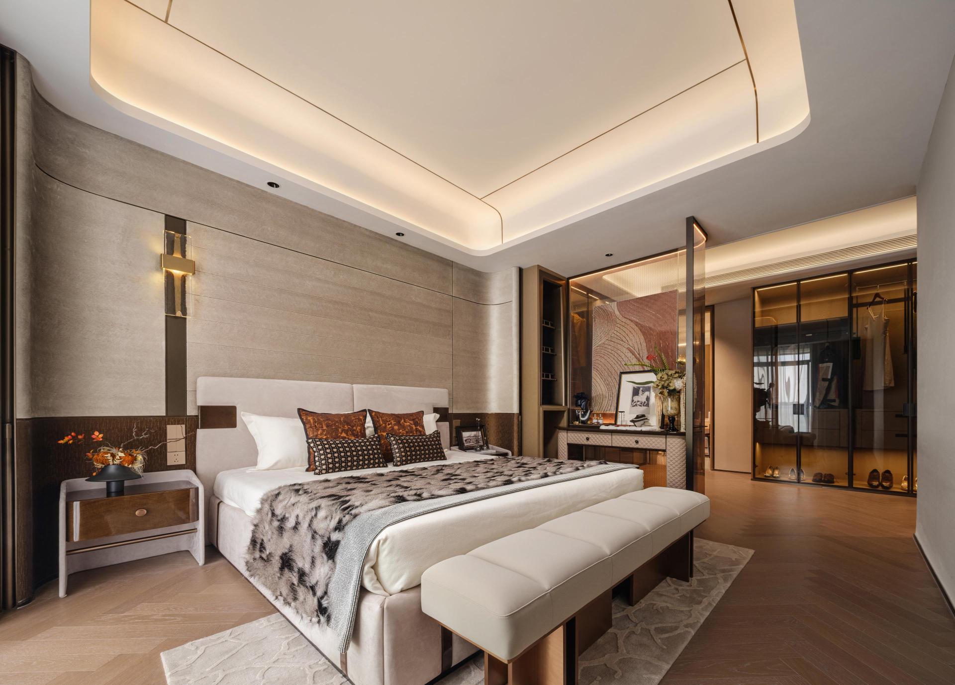 London Design Awards Winner - Peak Of The World B3 Show Flat