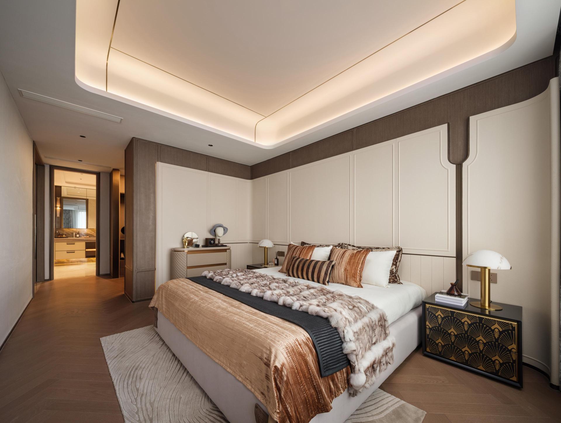 London Design Awards Winner - Peak Of The World B3 Show Flat