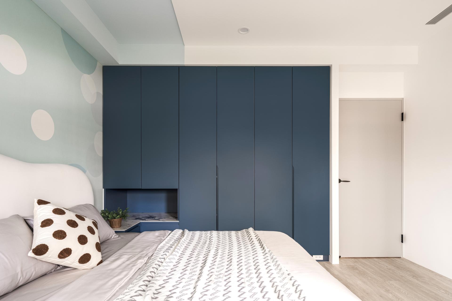 London Design Awards Winner - Live in your color.