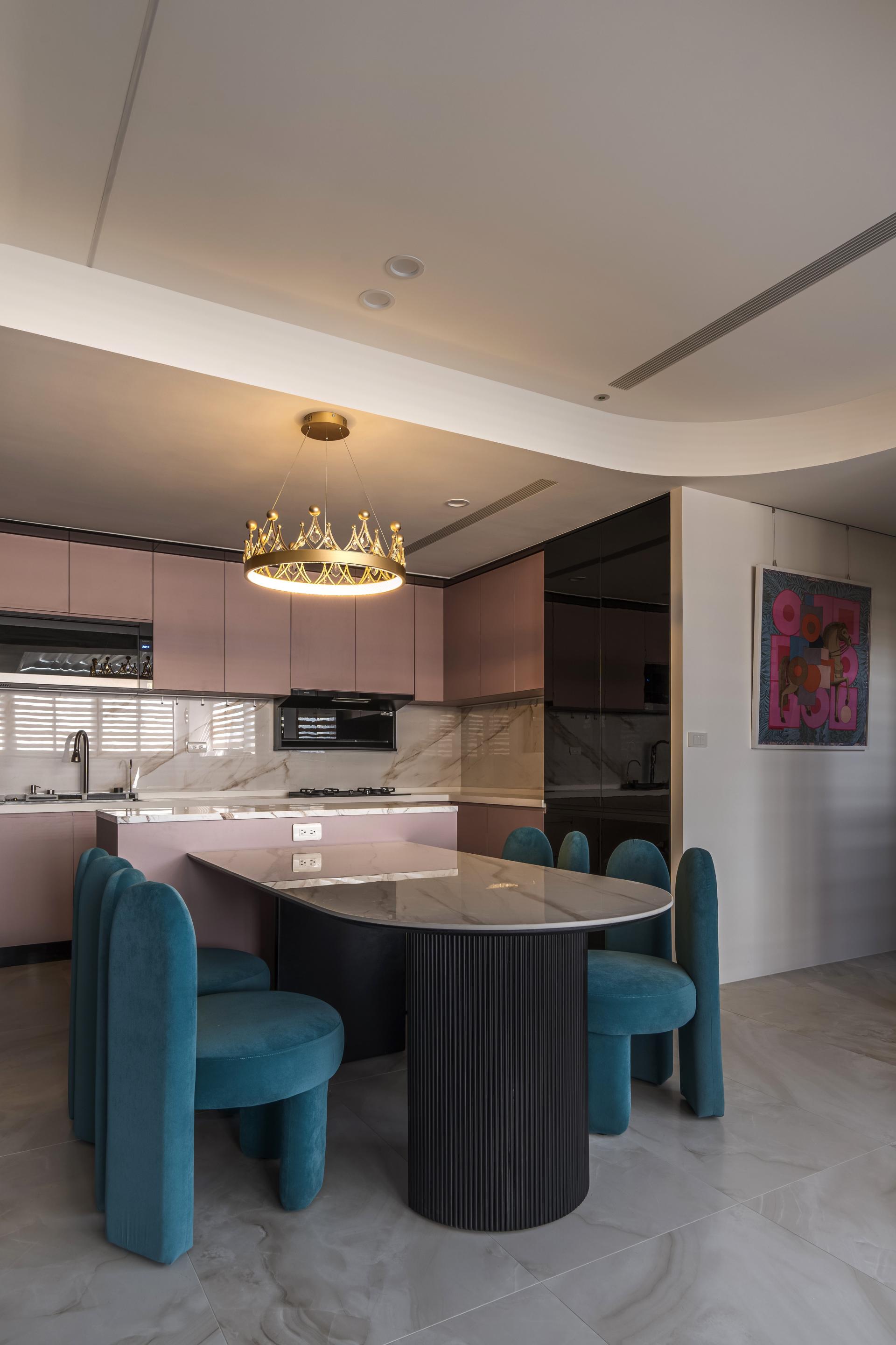 London Design Awards Winner - Live in your color.