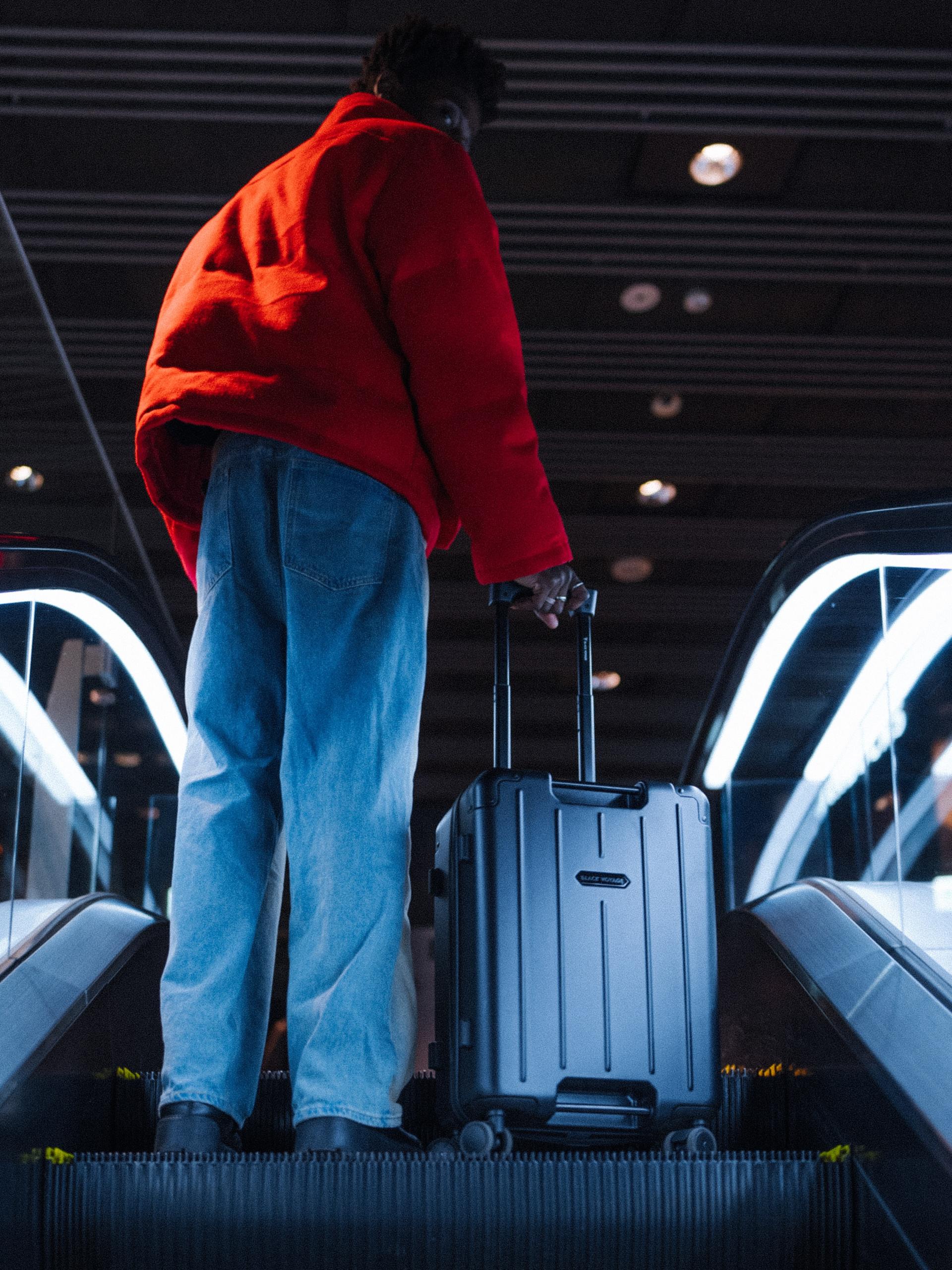 London Design Awards Winner - Black Voyage AirCabin Pro 