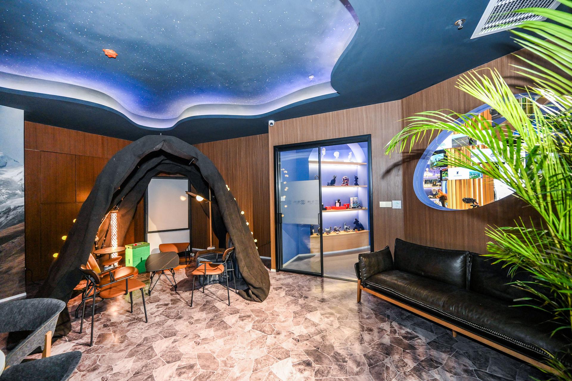 London Design Awards Winner - Overall Design and Renovation of JuXIN Space