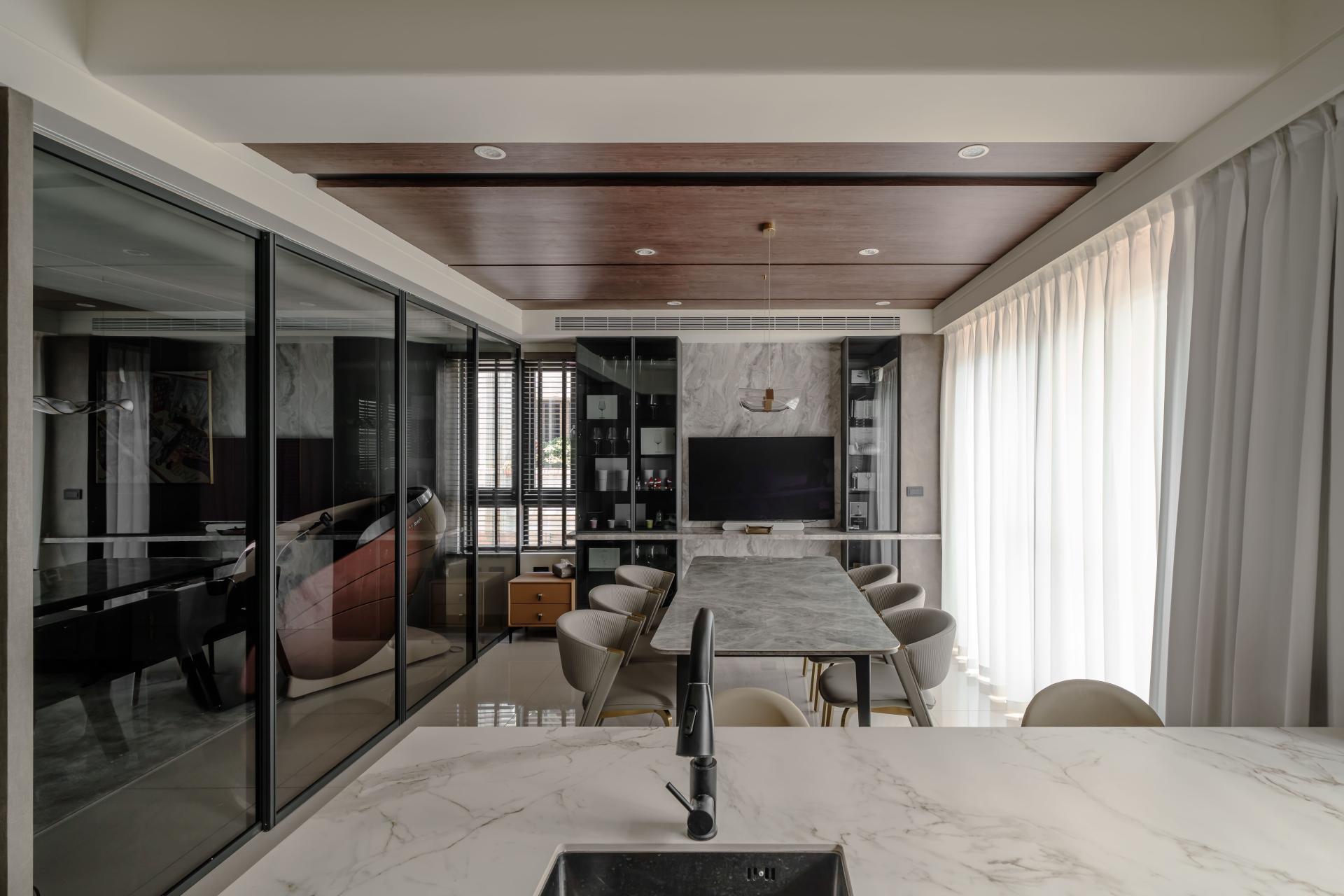 London Design Awards Winner - Symphony of Materials – A Modern Family Home in Harmony
