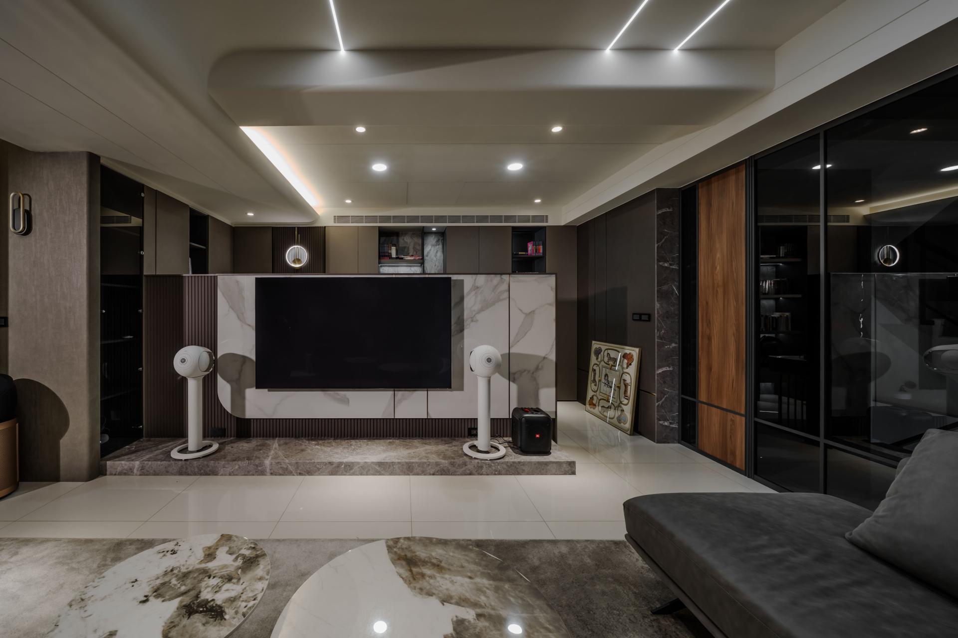 London Design Awards Winner - Symphony of Materials – A Modern Family Home in Harmony