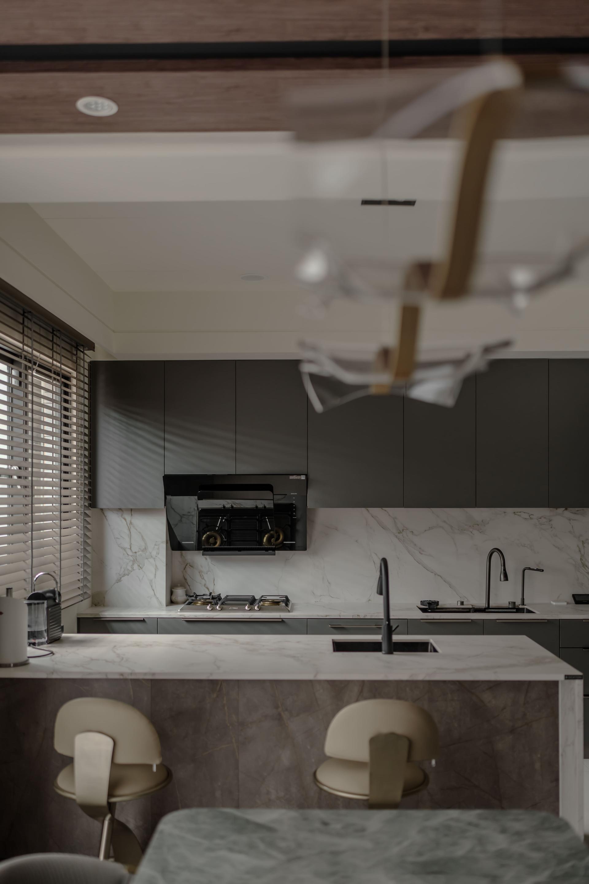 London Design Awards Winner - Symphony of Materials – A Modern Family Home in Harmony