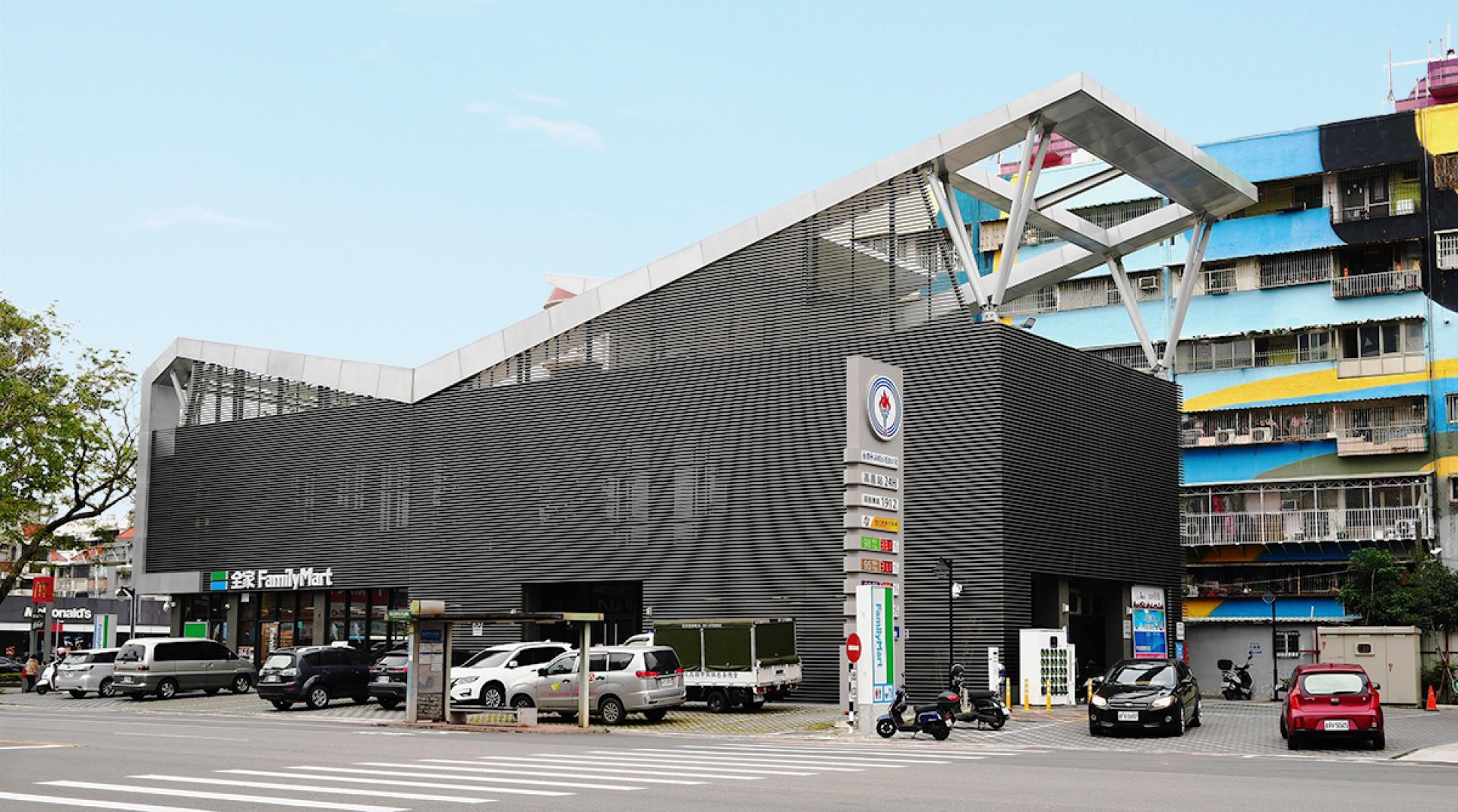 London Design Awards Winner - 中油高雄營業處大樓及加油站-CPC Kaohsiung Headquarters & Fueling Station