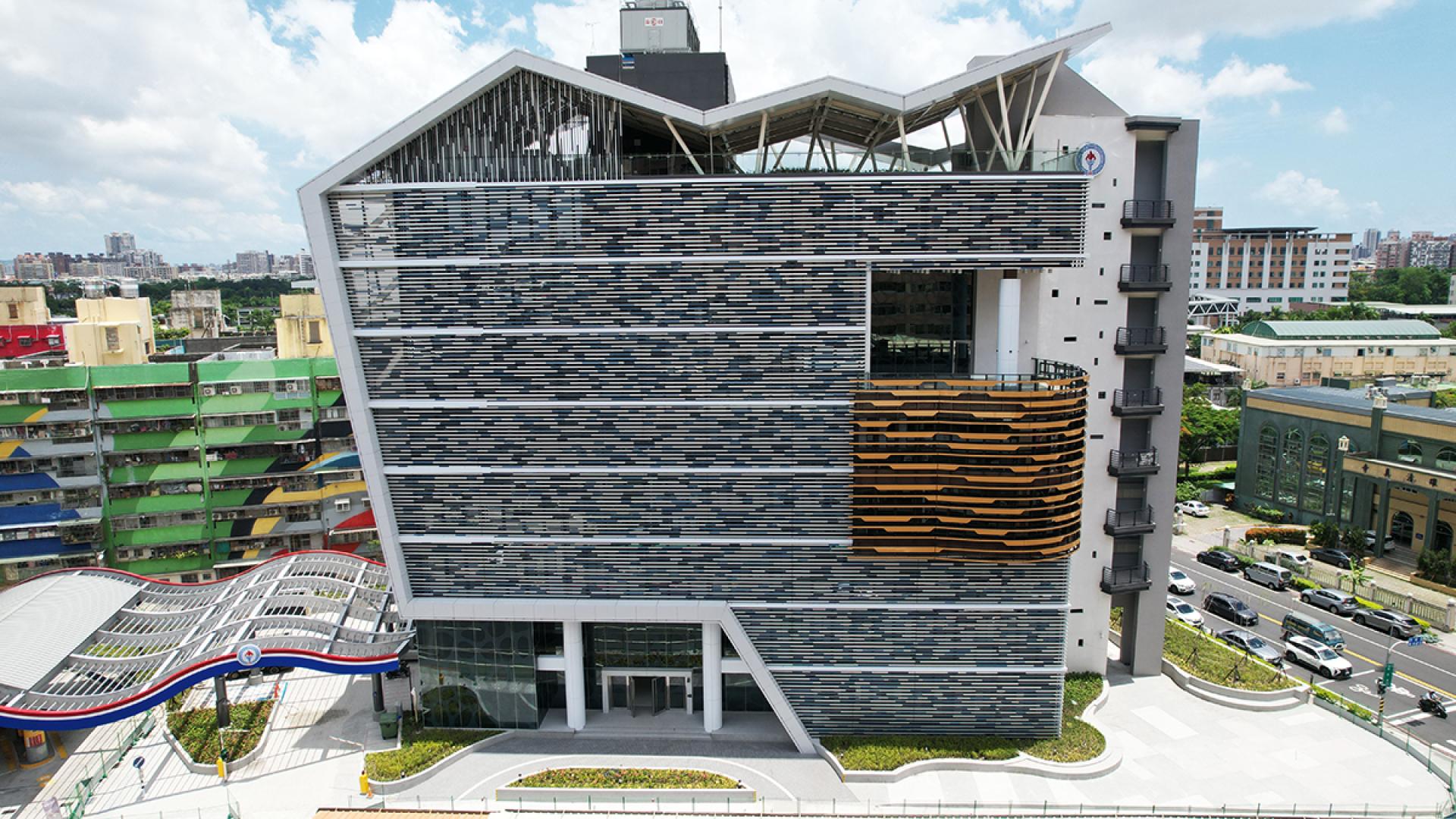 London Design Awards Winner - 中油高雄營業處大樓及加油站-CPC Kaohsiung Headquarters & Fueling Station