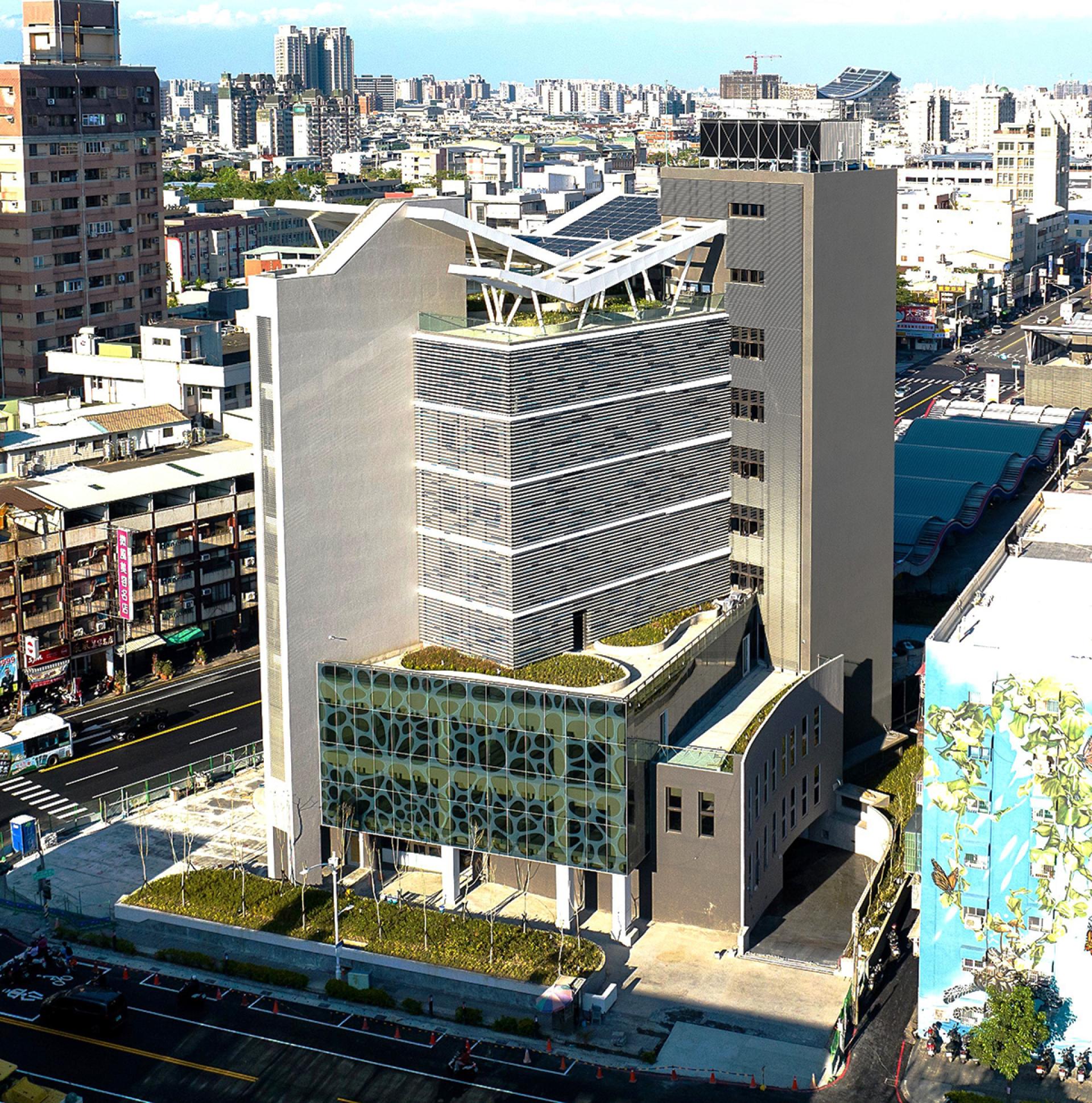 London Design Awards Winner - 中油高雄營業處大樓及加油站-CPC Kaohsiung Headquarters & Fueling Station