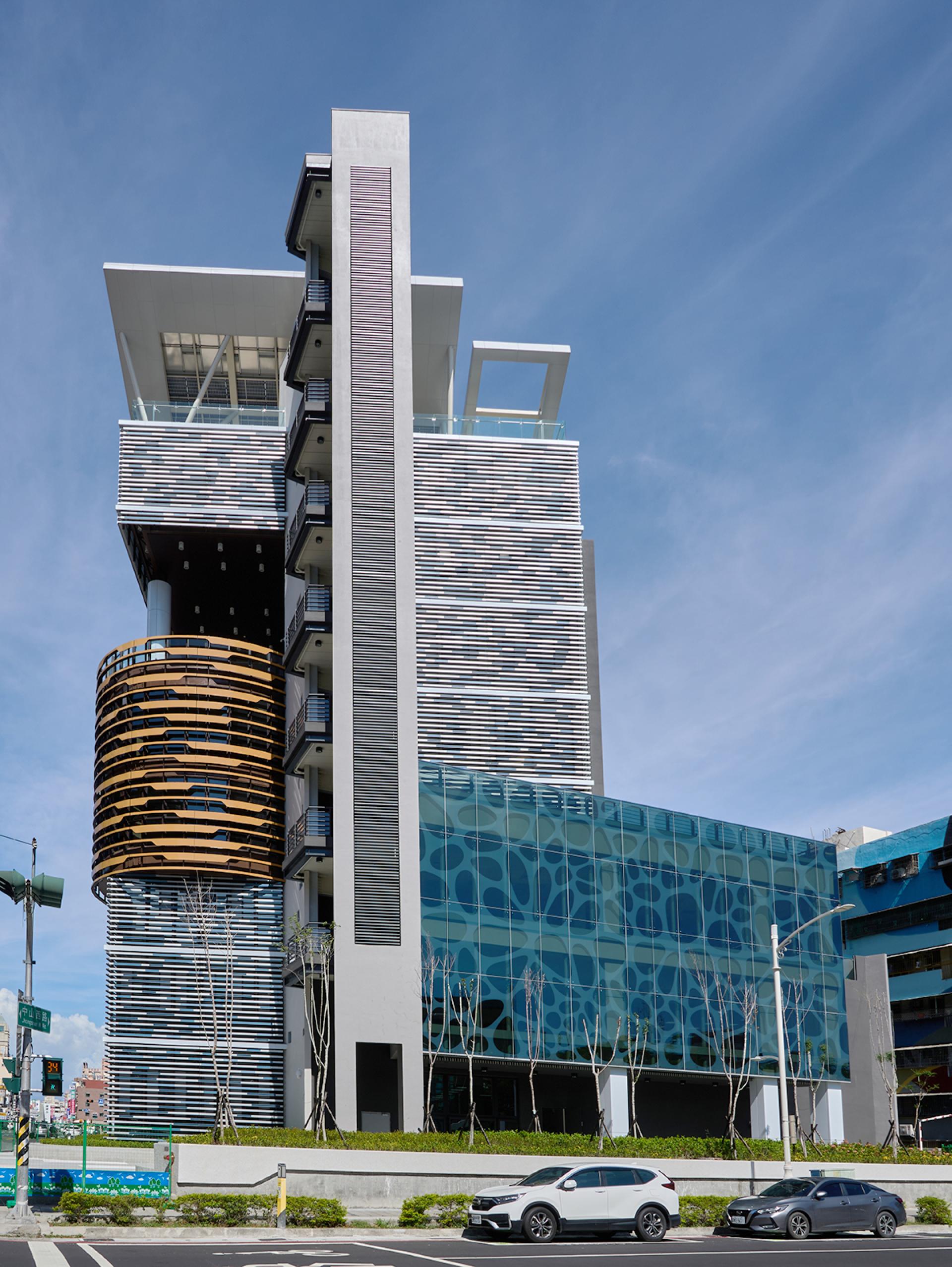 London Design Awards Winner - 中油高雄營業處大樓及加油站-CPC Kaohsiung Headquarters & Fueling Station