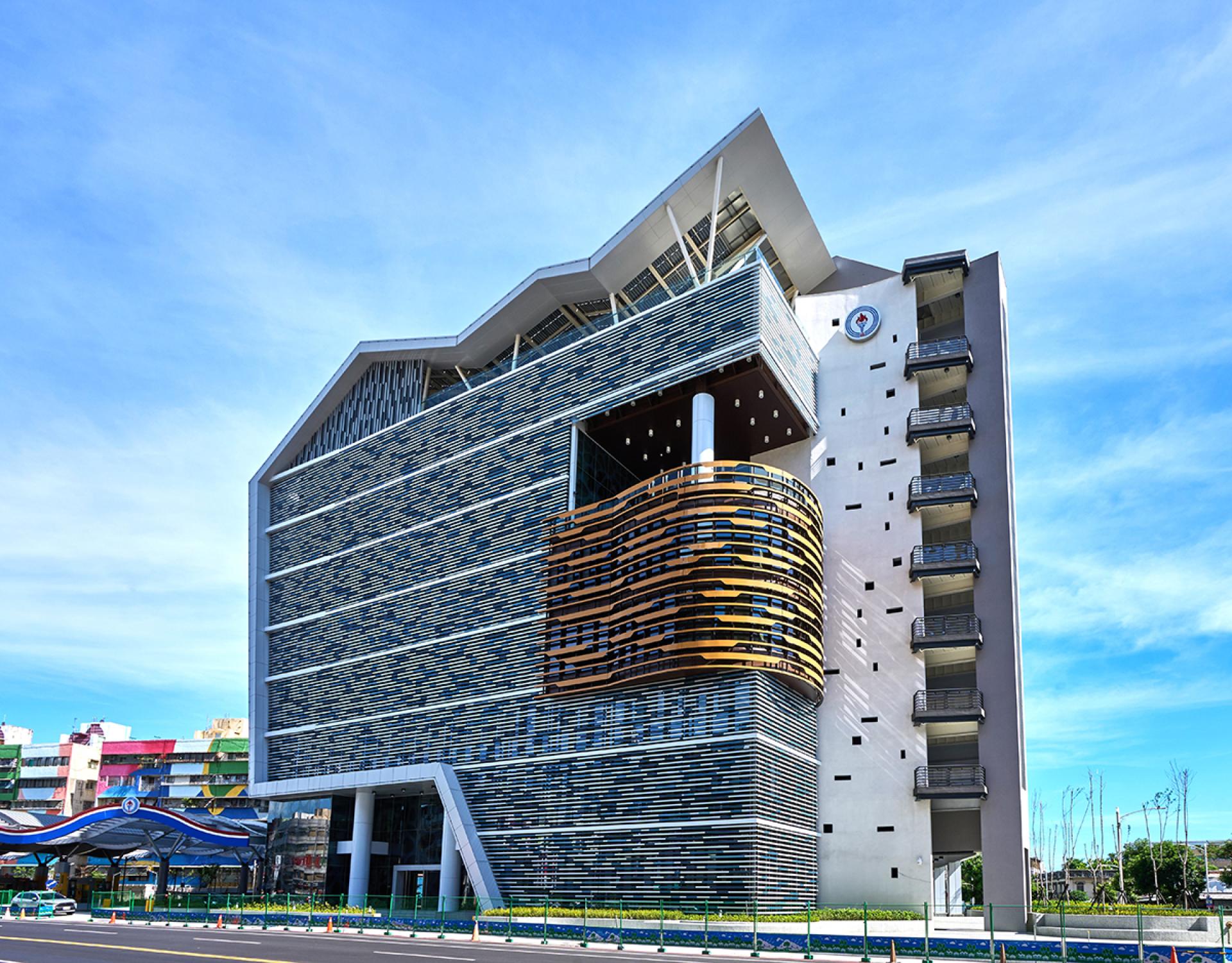 London Design Awards Winner - 中油高雄營業處大樓及加油站-CPC Kaohsiung Headquarters & Fueling Station