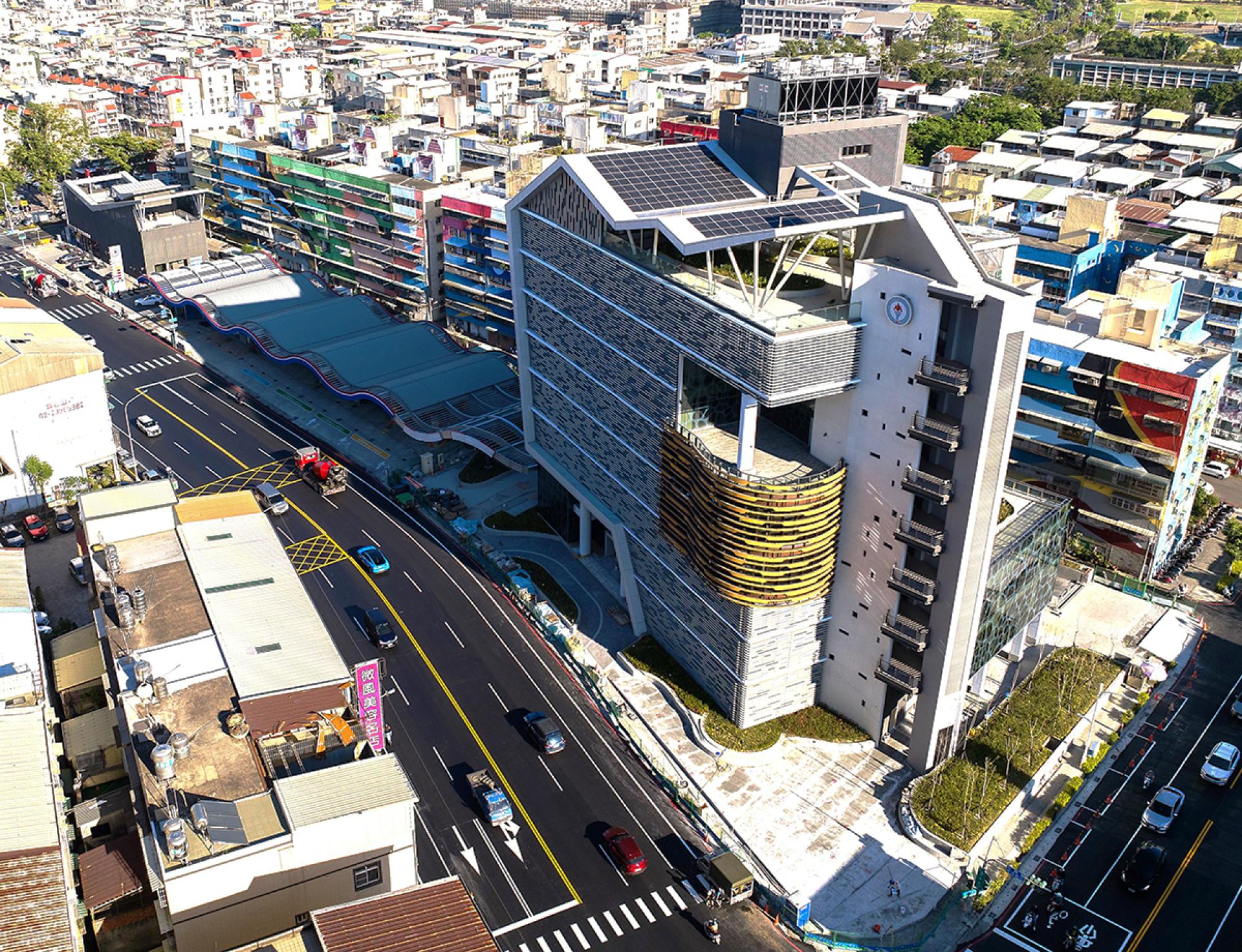 London Design Awards Winner - 中油高雄營業處大樓及加油站-CPC Kaohsiung Headquarters & Fueling Station