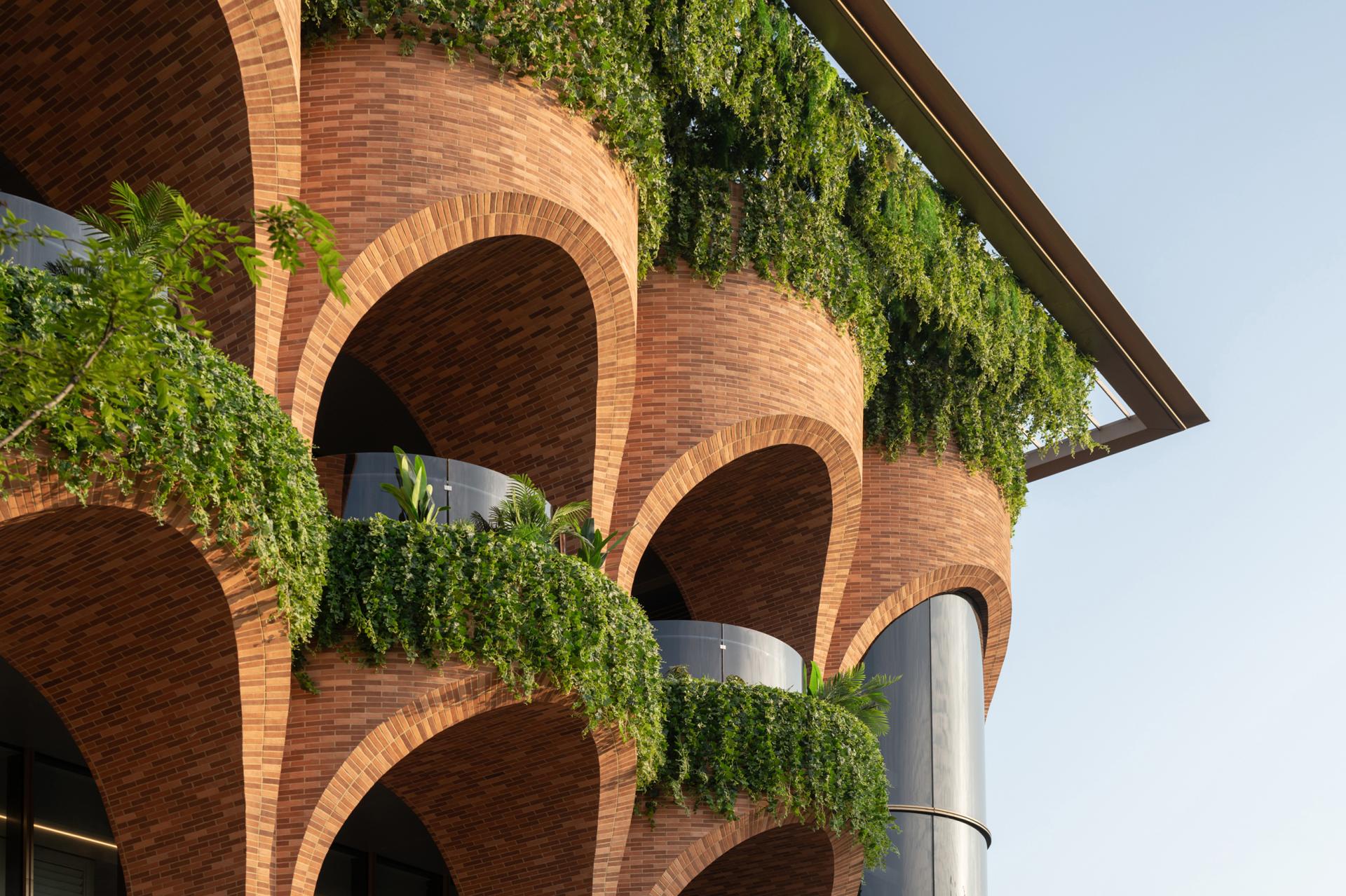 London Design Awards Winner - Chongqing Hill Commercial District