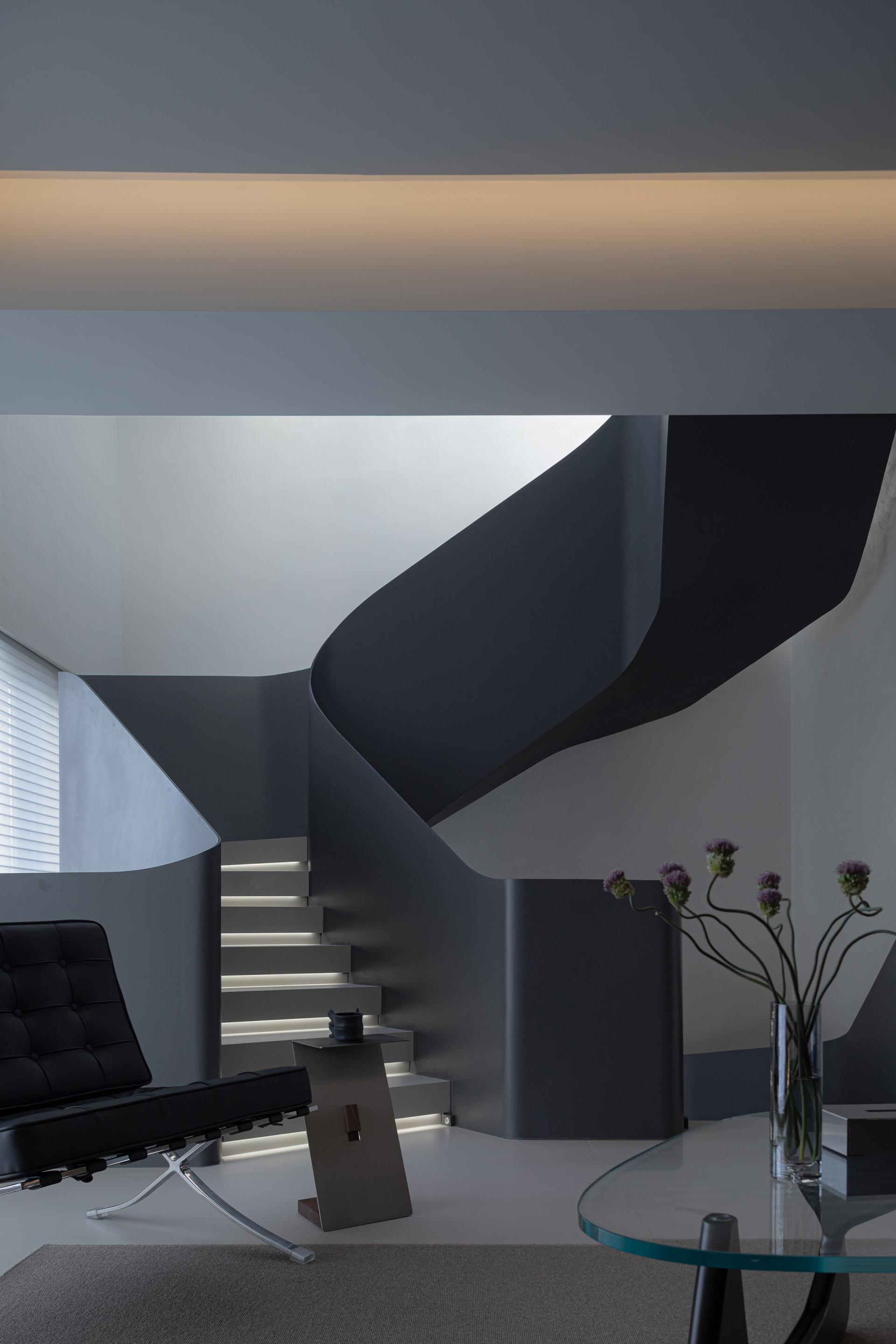 London Design Awards Winner - The wind dyes the moon white, the sky is as clear as jade
