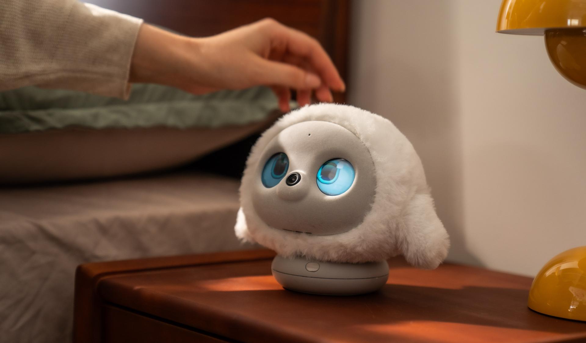 London Design Awards Winner - Ropet AI Robot 