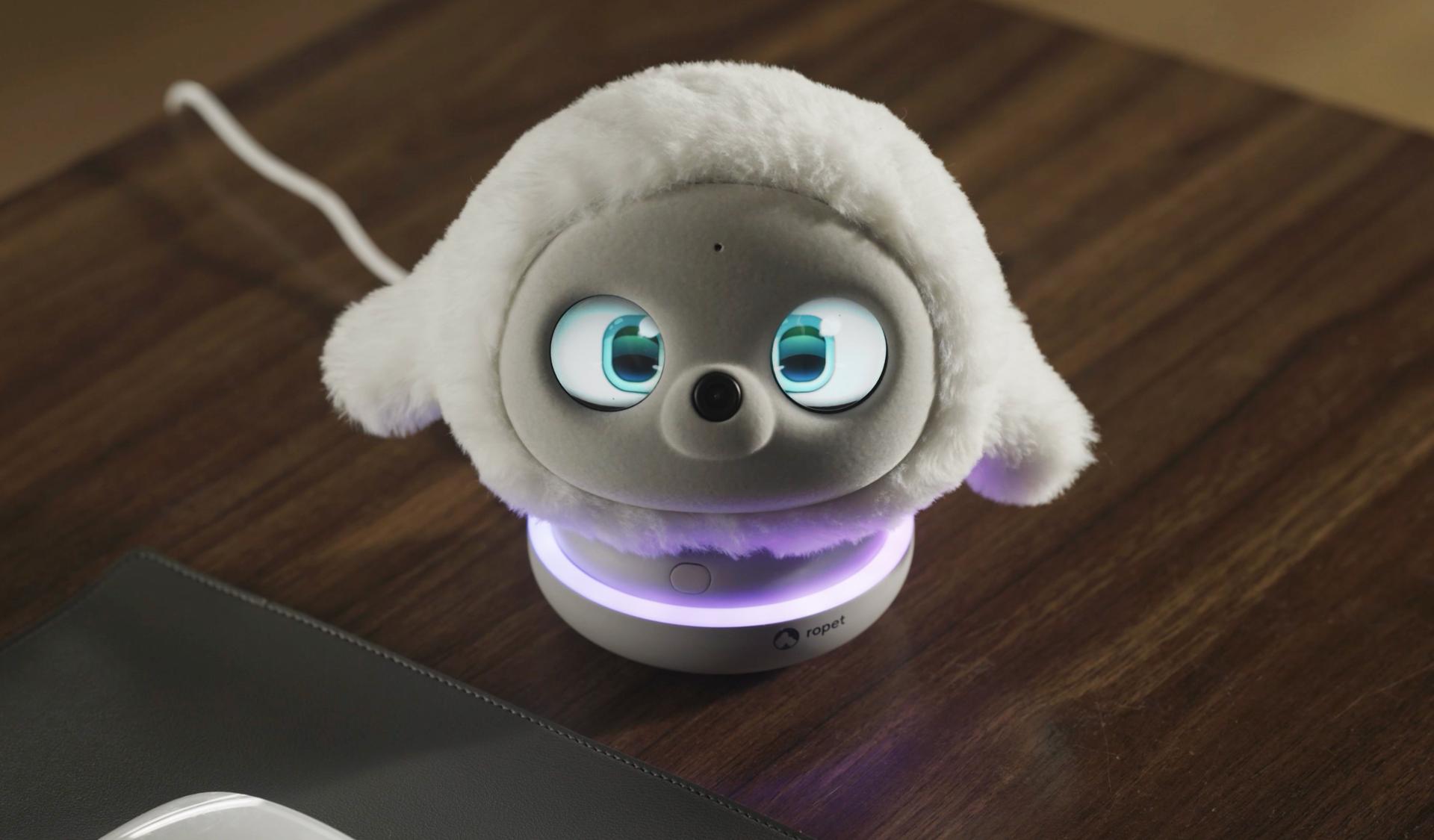 London Design Awards Winner - Ropet AI Robot 
