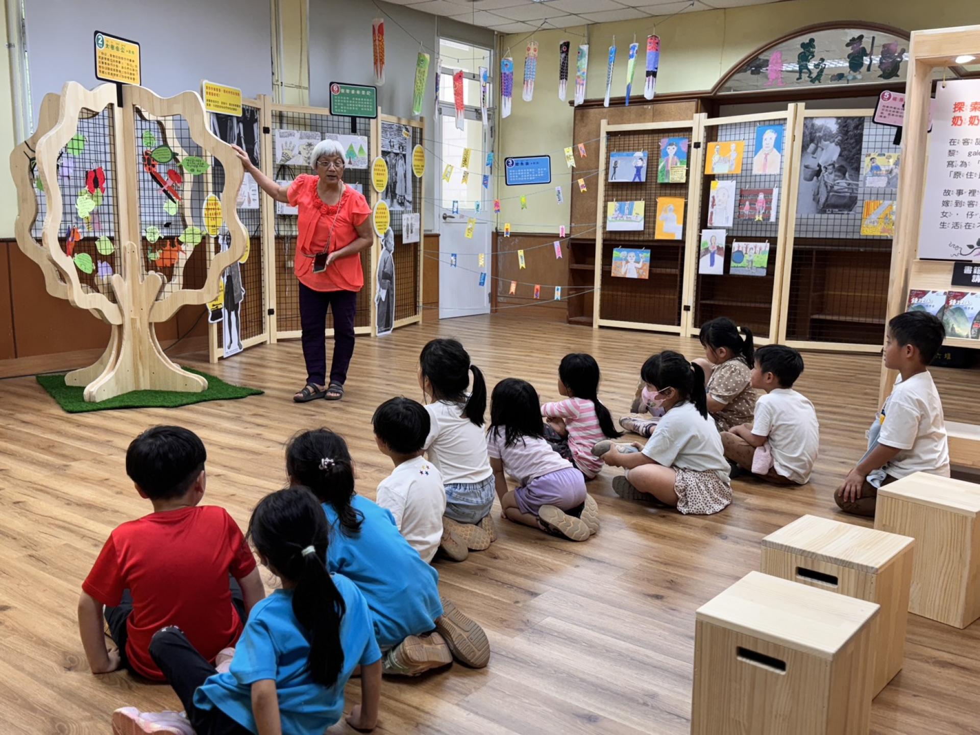 London Design Awards Winner - The Mobile Exhibitions in Liugdui Schools