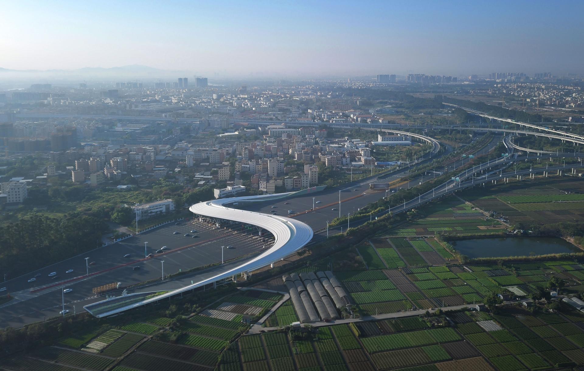 London Design Awards Winner - Guangzhou Baiyun Airport Expressway Toll Station