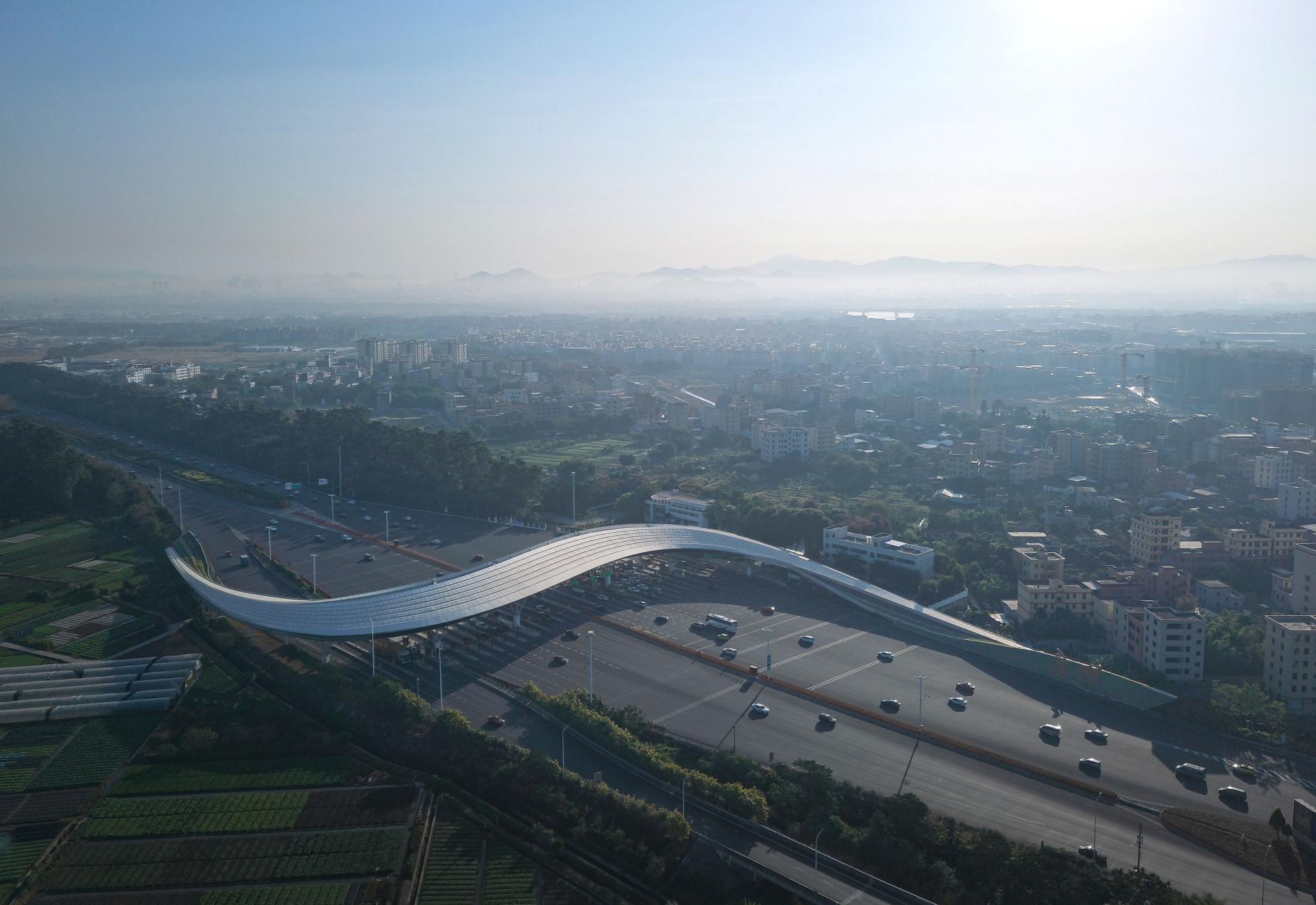 London Design Awards Winner - Guangzhou Baiyun Airport Expressway Toll Station