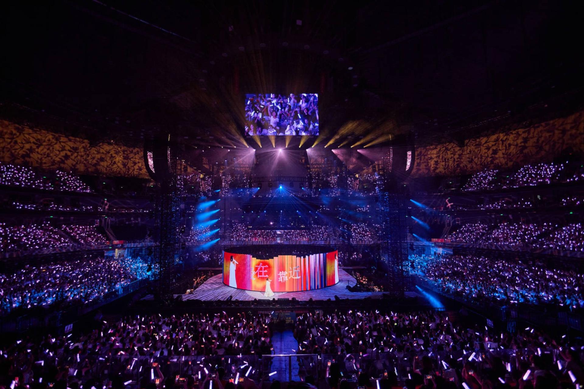 London Design Awards Winner - 2025 René Final Call Live Tour
