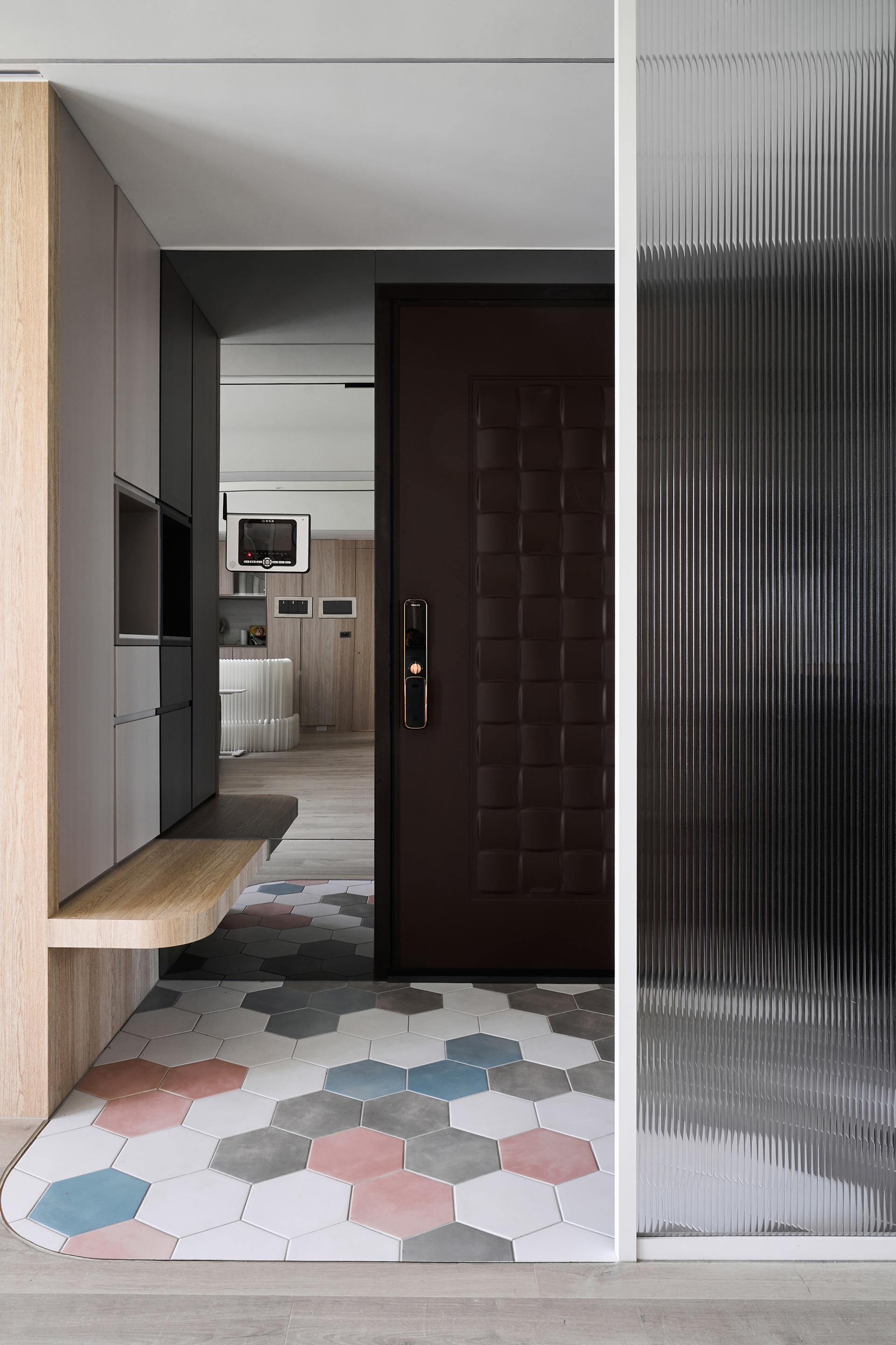 London Design Awards Winner - A Dazzling Display of Lights and Colors