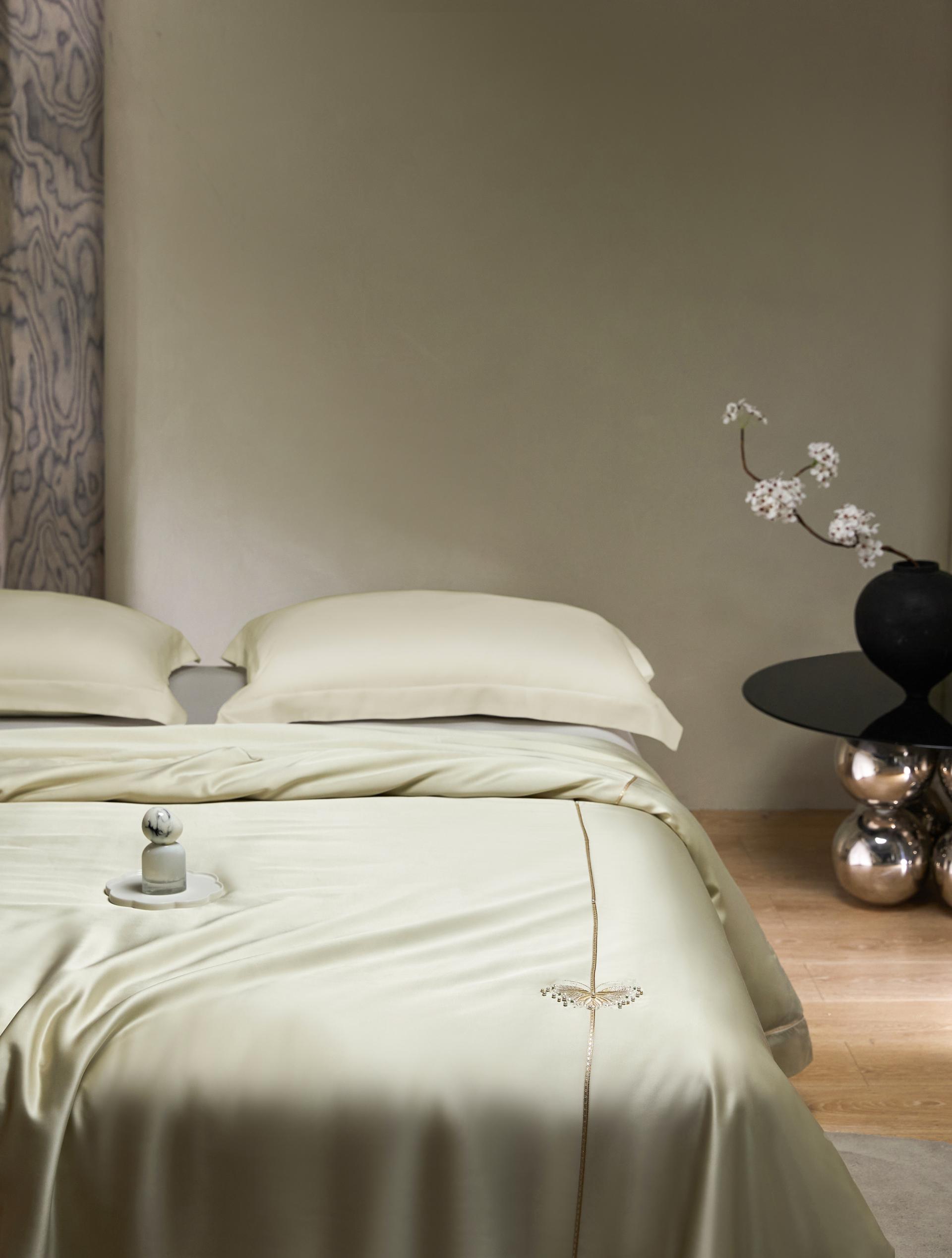 London Design Awards Winner - Golden Butterfly with Pearl