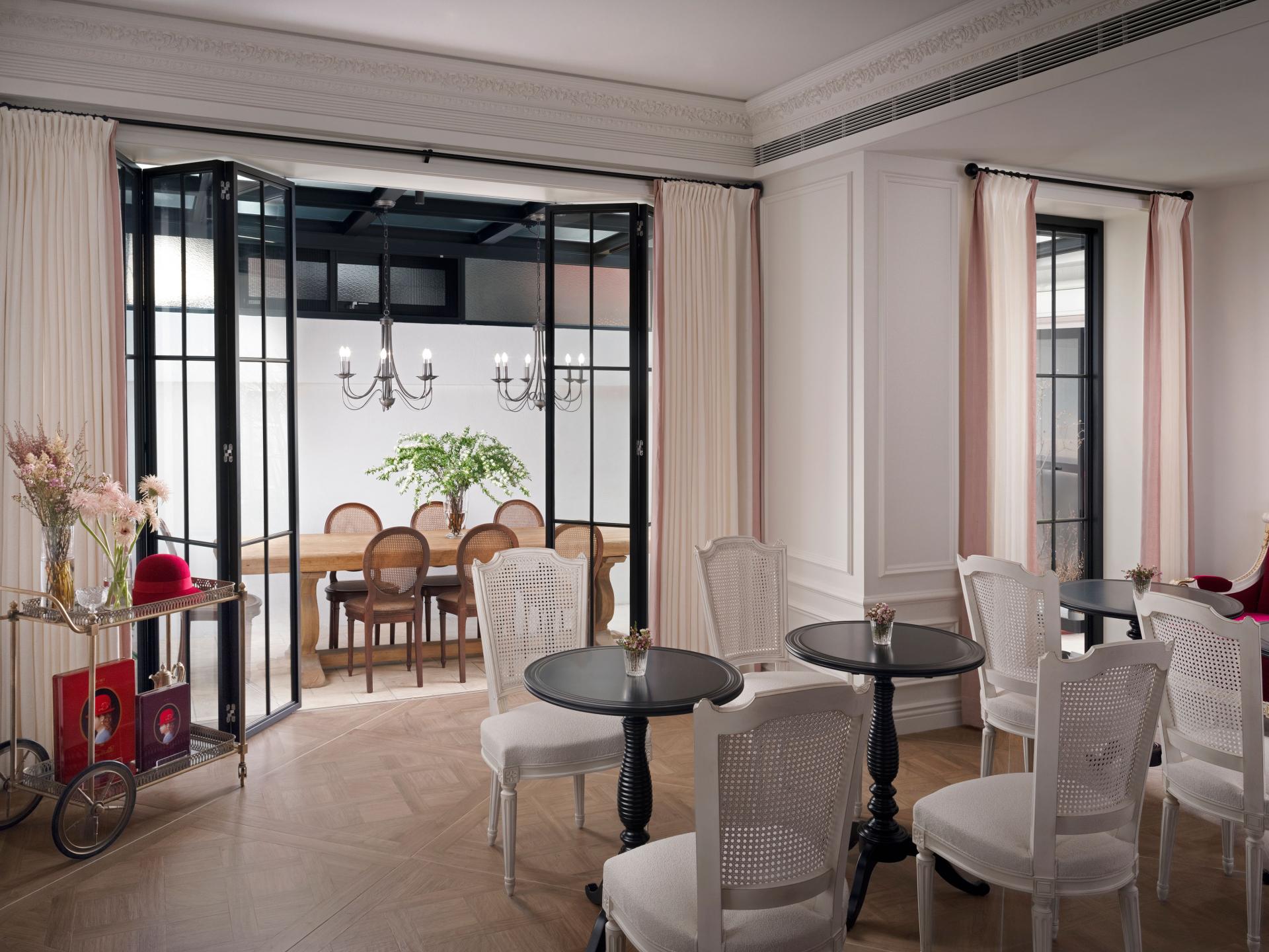 London Design Awards Winner - Drifting Serenity, Graceful Narrative