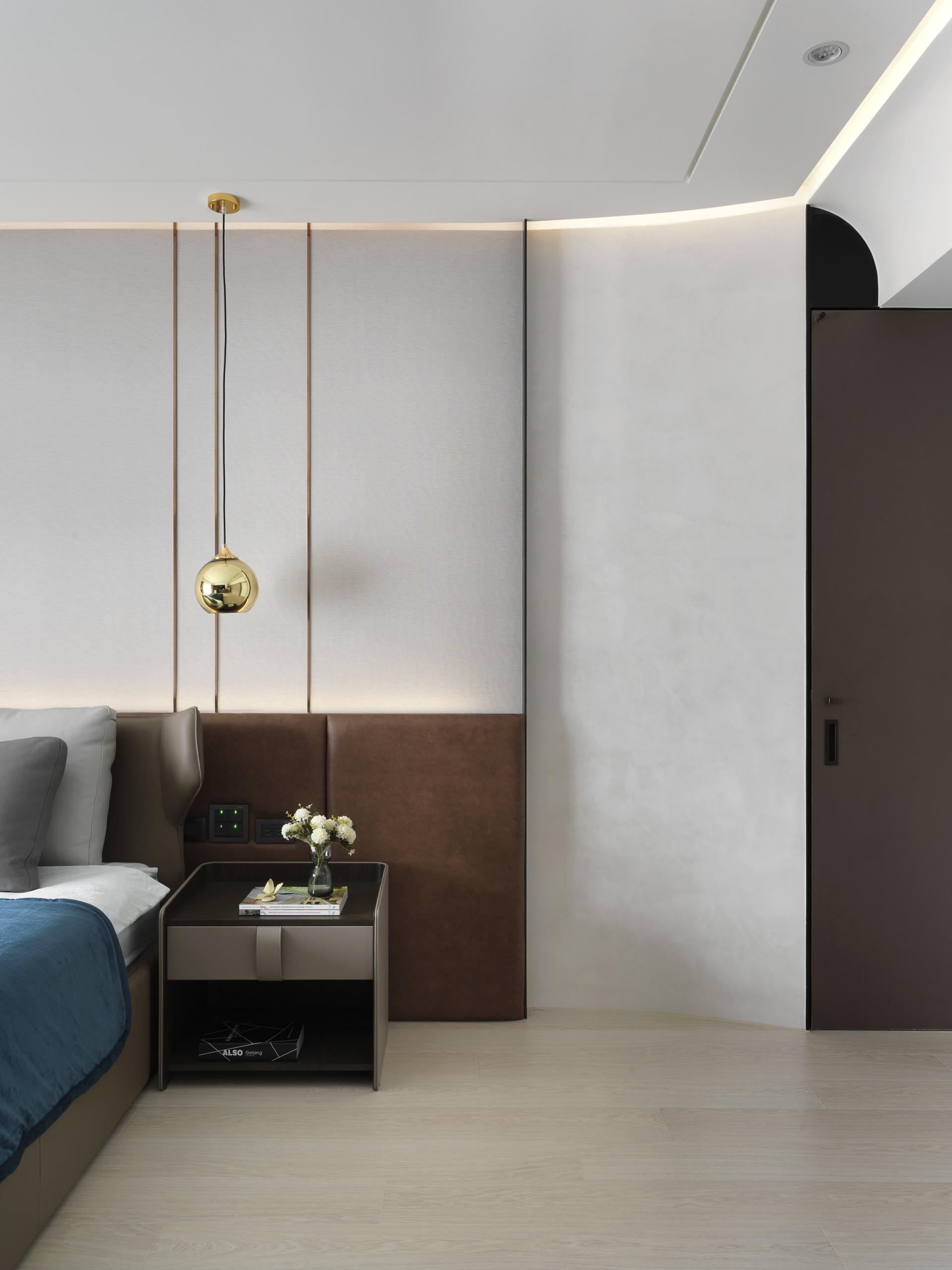 London Design Awards Winner - Life with elegance and gold