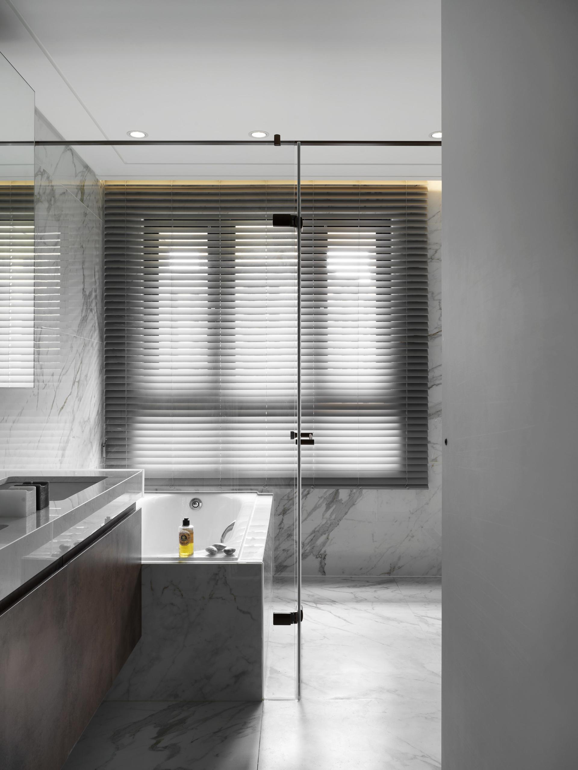 London Design Awards Winner - Life with elegance and gold