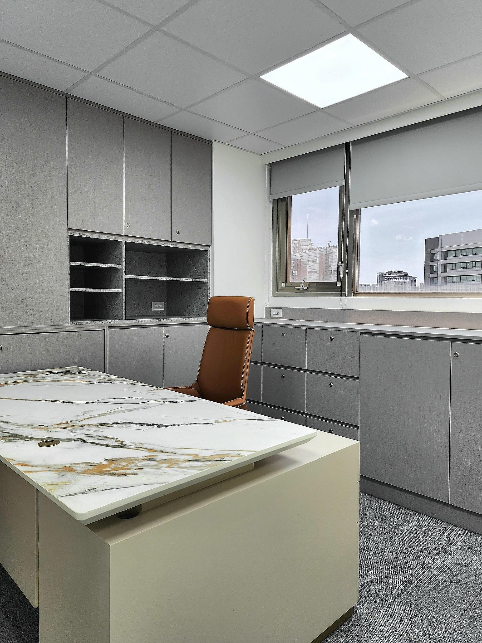 London Design Awards Winner - CHANG LUNG meeting consultancy co. office 