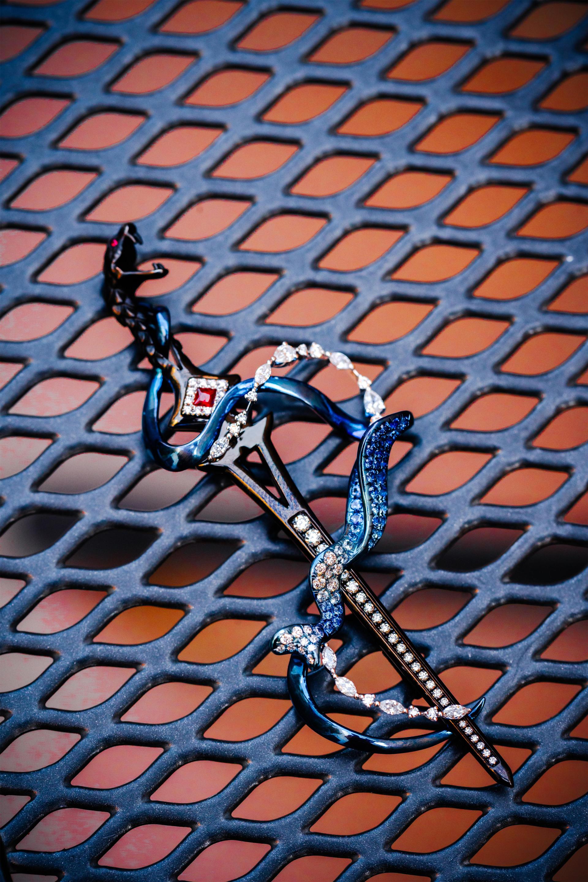 London Design Awards Winner - A Dialogue Between Wildness and Civilization Brooch