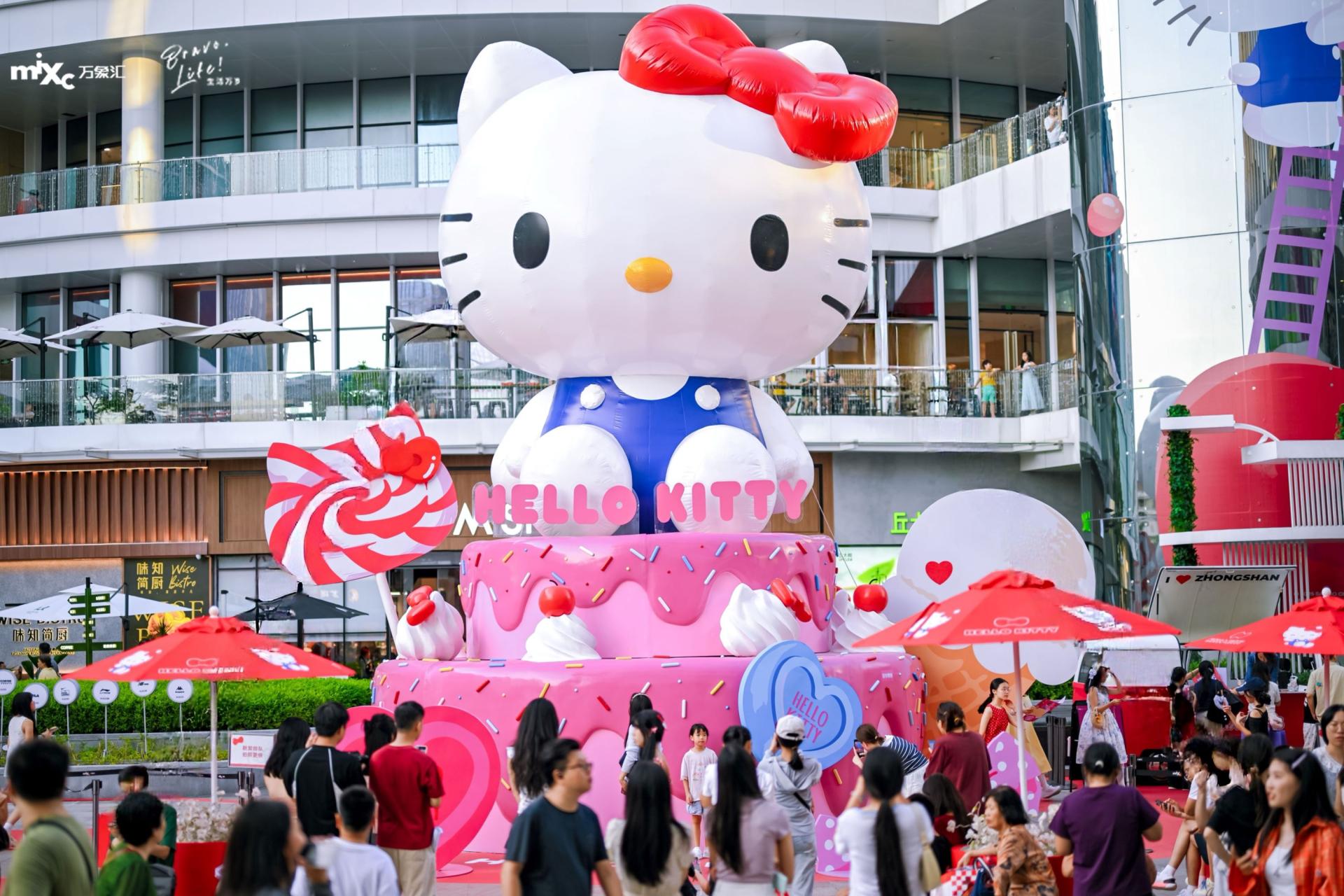 London Design Awards Winner - HELLO KITTY SWEET TOWN