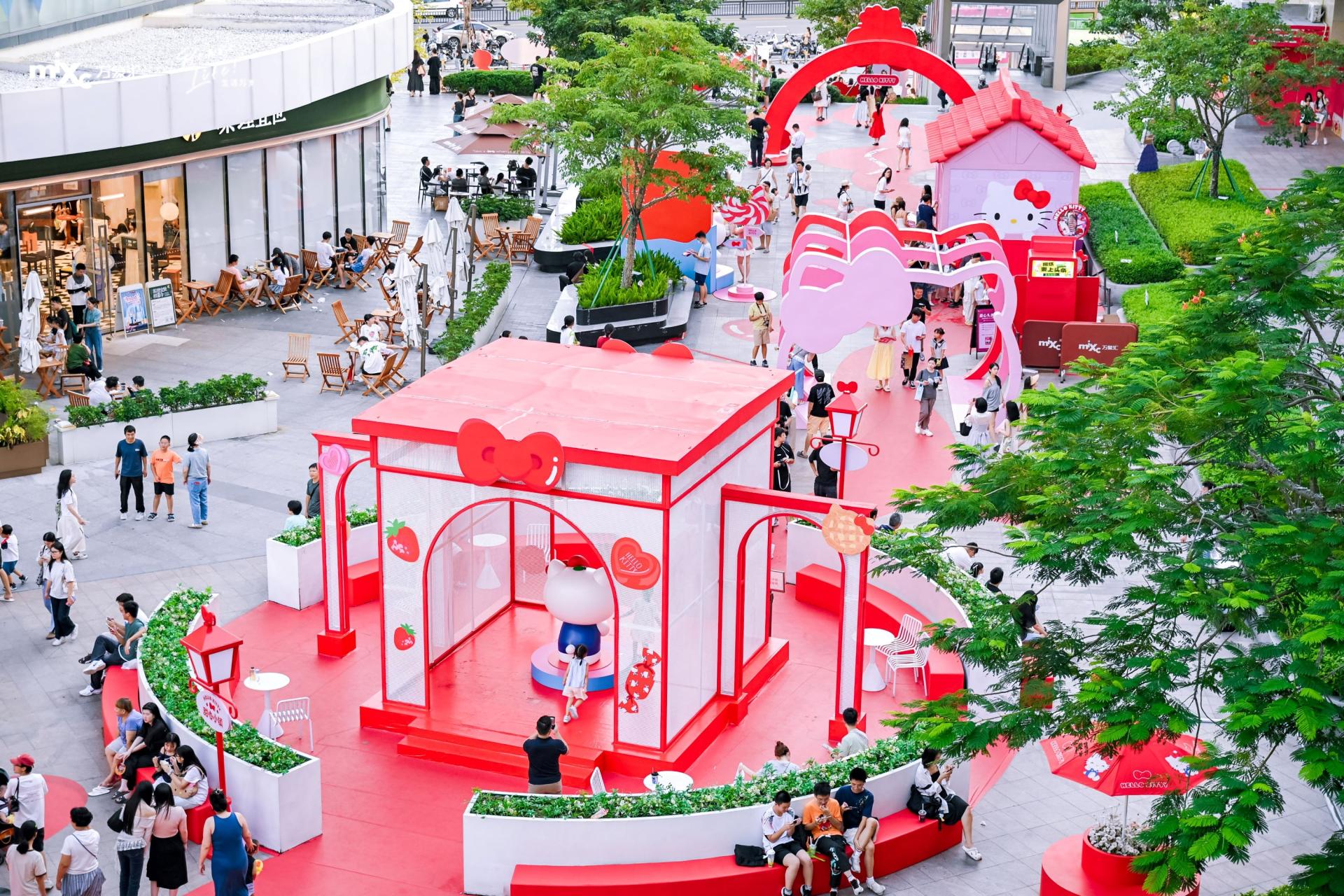 London Design Awards Winner - HELLO KITTY SWEET TOWN