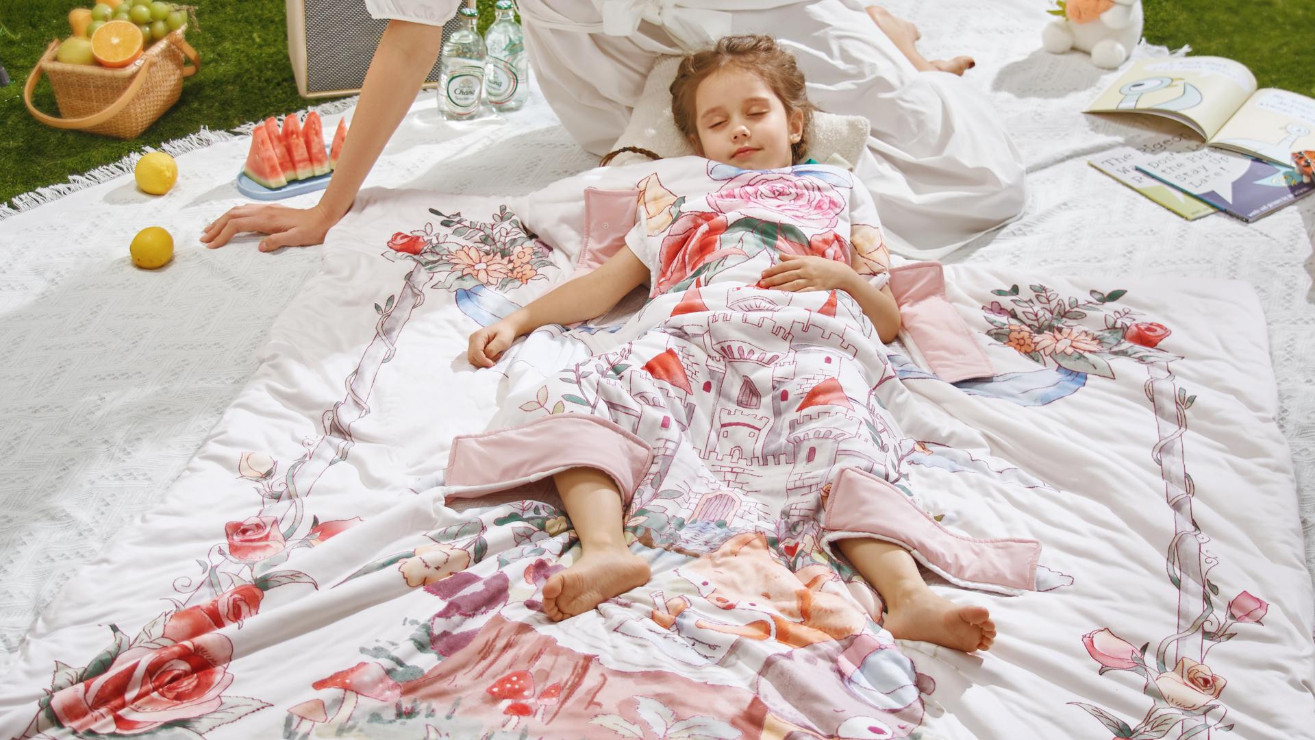 London Design Awards Winner - Curbblan Embrace Anti-Kick Quilt