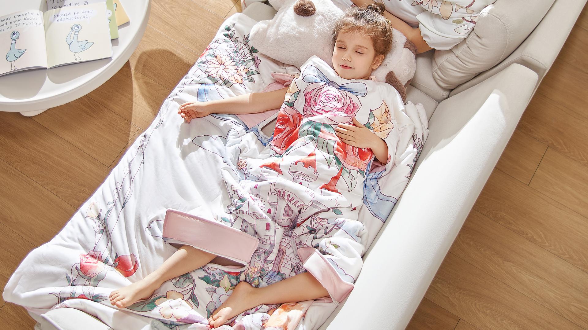 London Design Awards Winner - Curbblan Embrace Anti-Kick Quilt