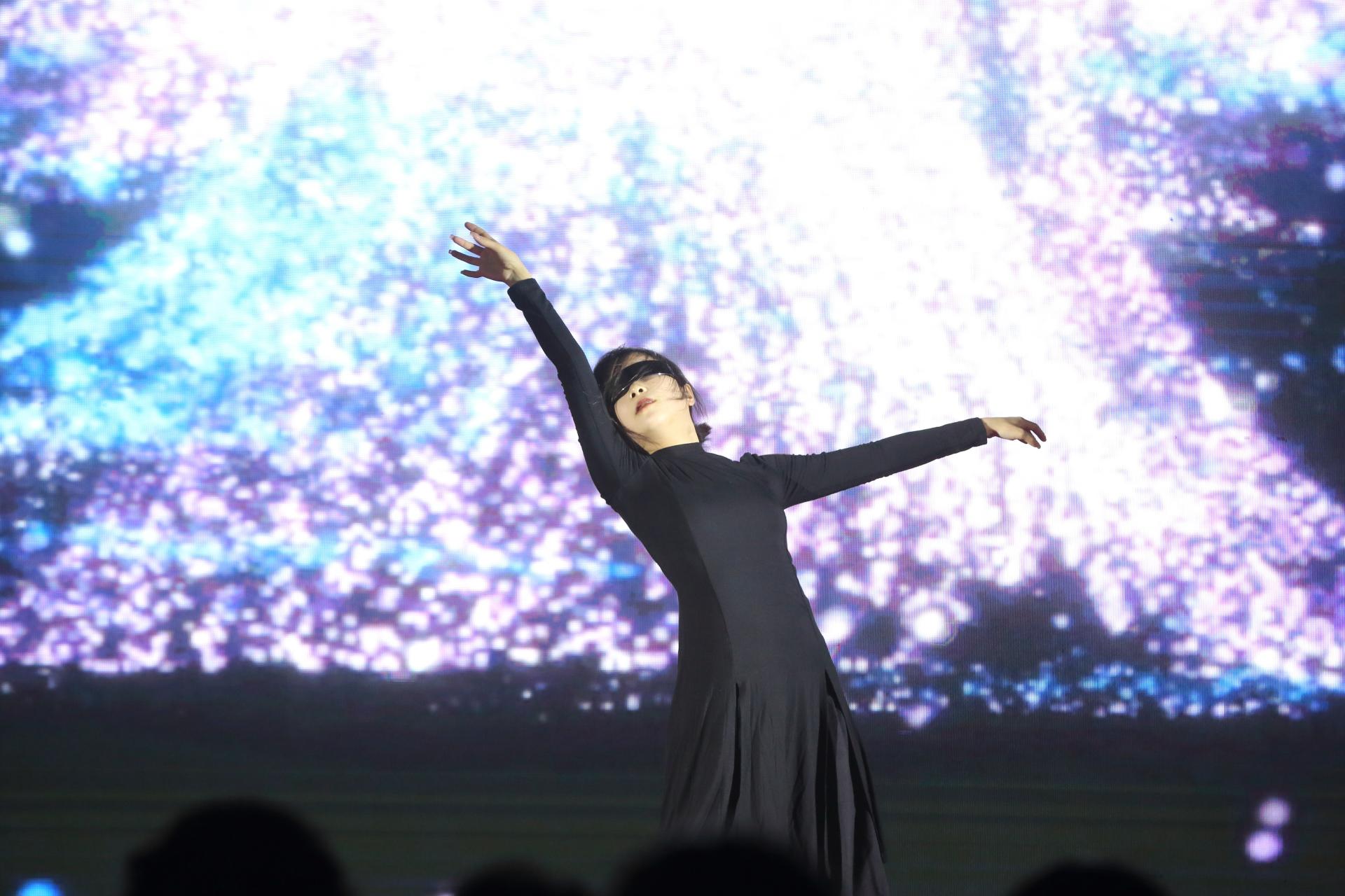 London Design Awards Winner - DIGITAL SYMPHONY