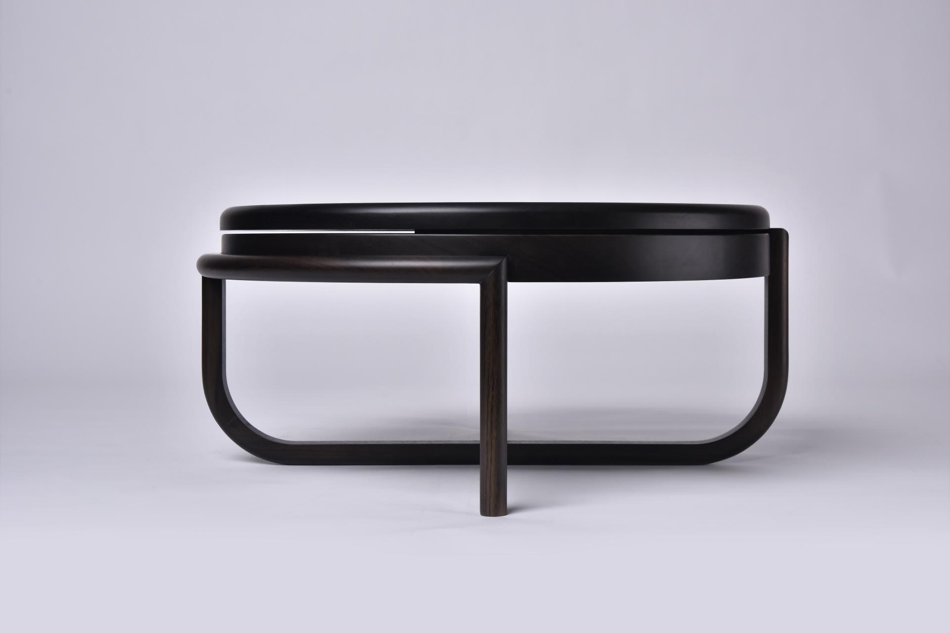 London Design Awards Winner - 月半桌
