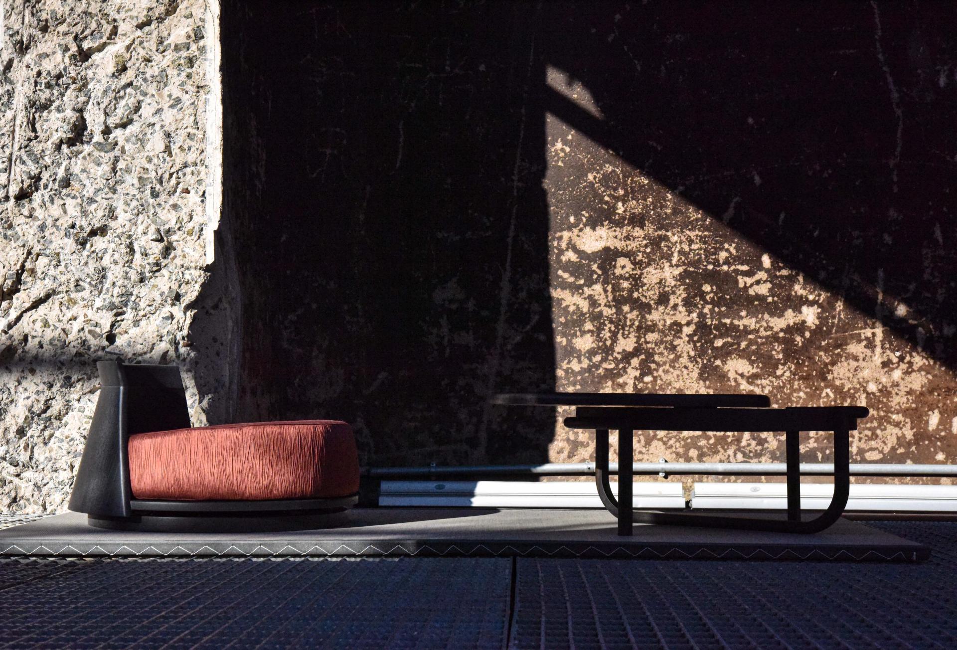 London Design Awards Winner - 月半桌
