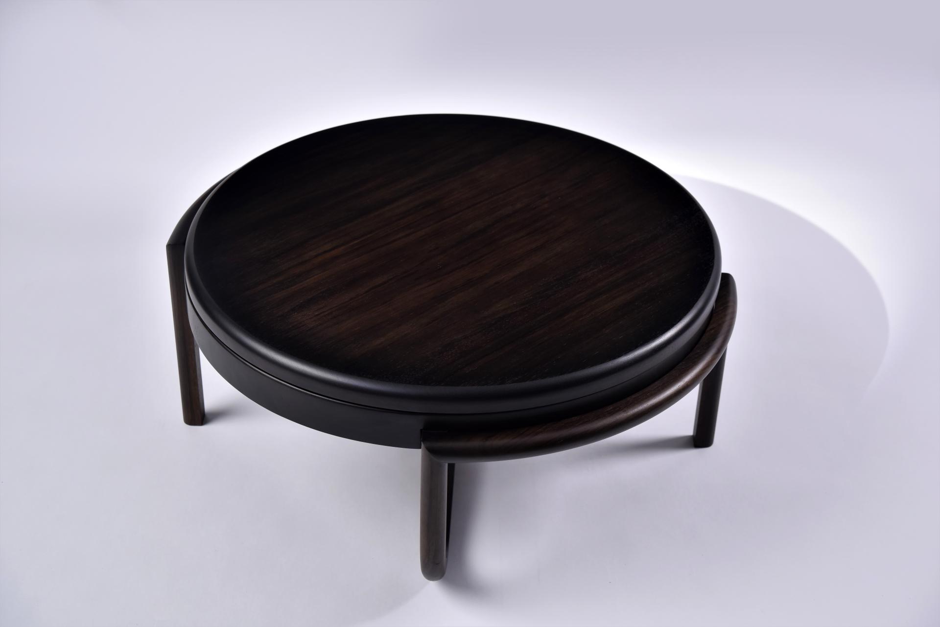 London Design Awards Winner - 月半桌