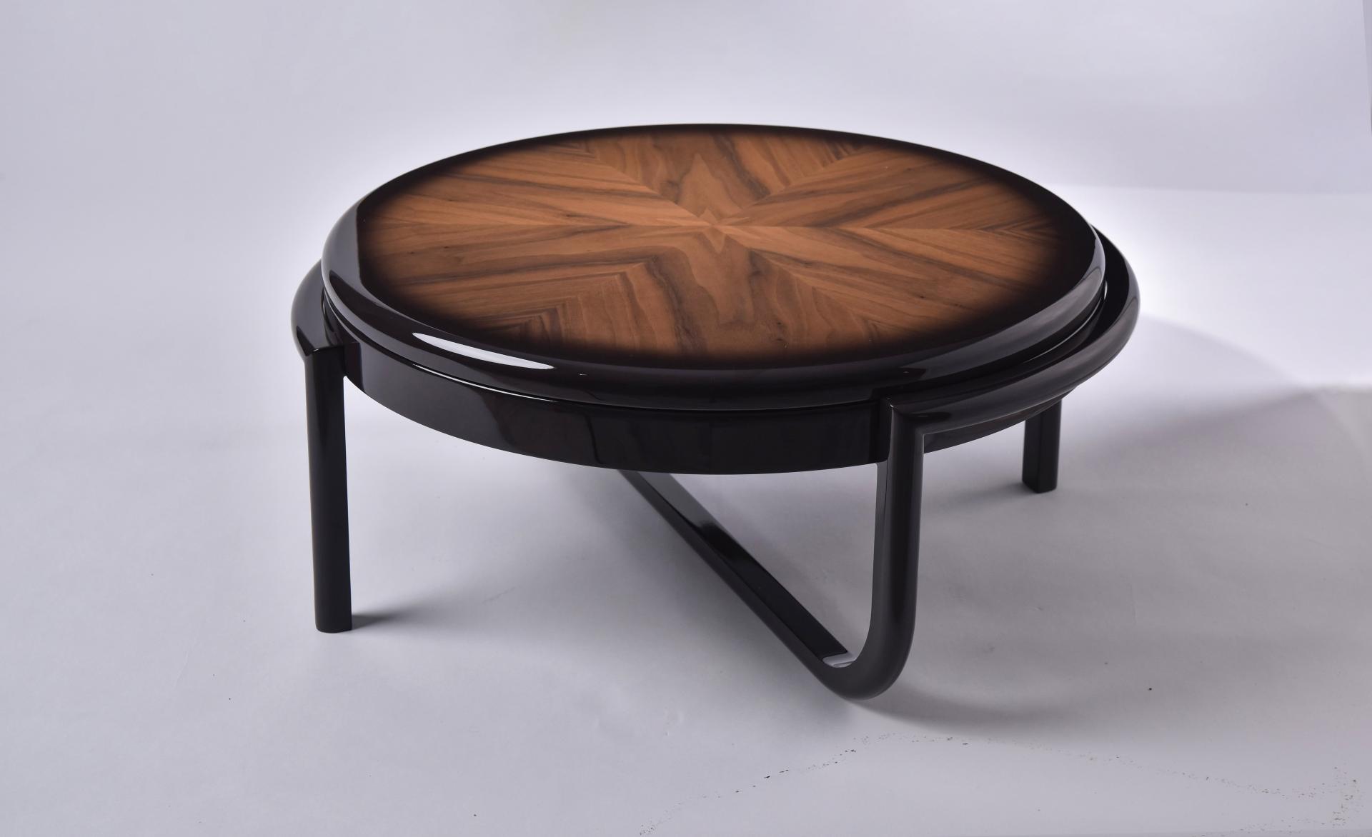 London Design Awards Winner - 月半桌