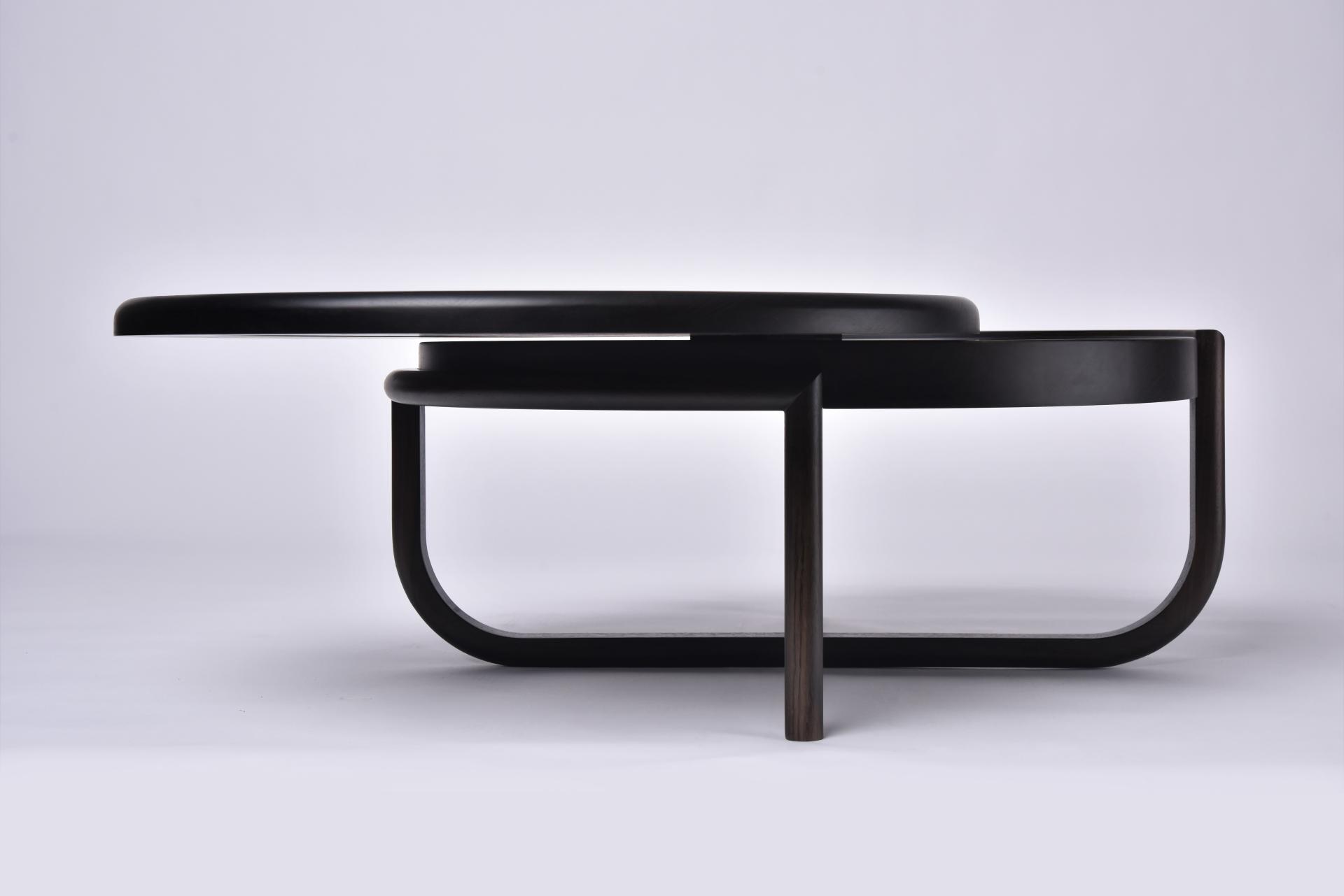 London Design Awards Winner - 月半桌