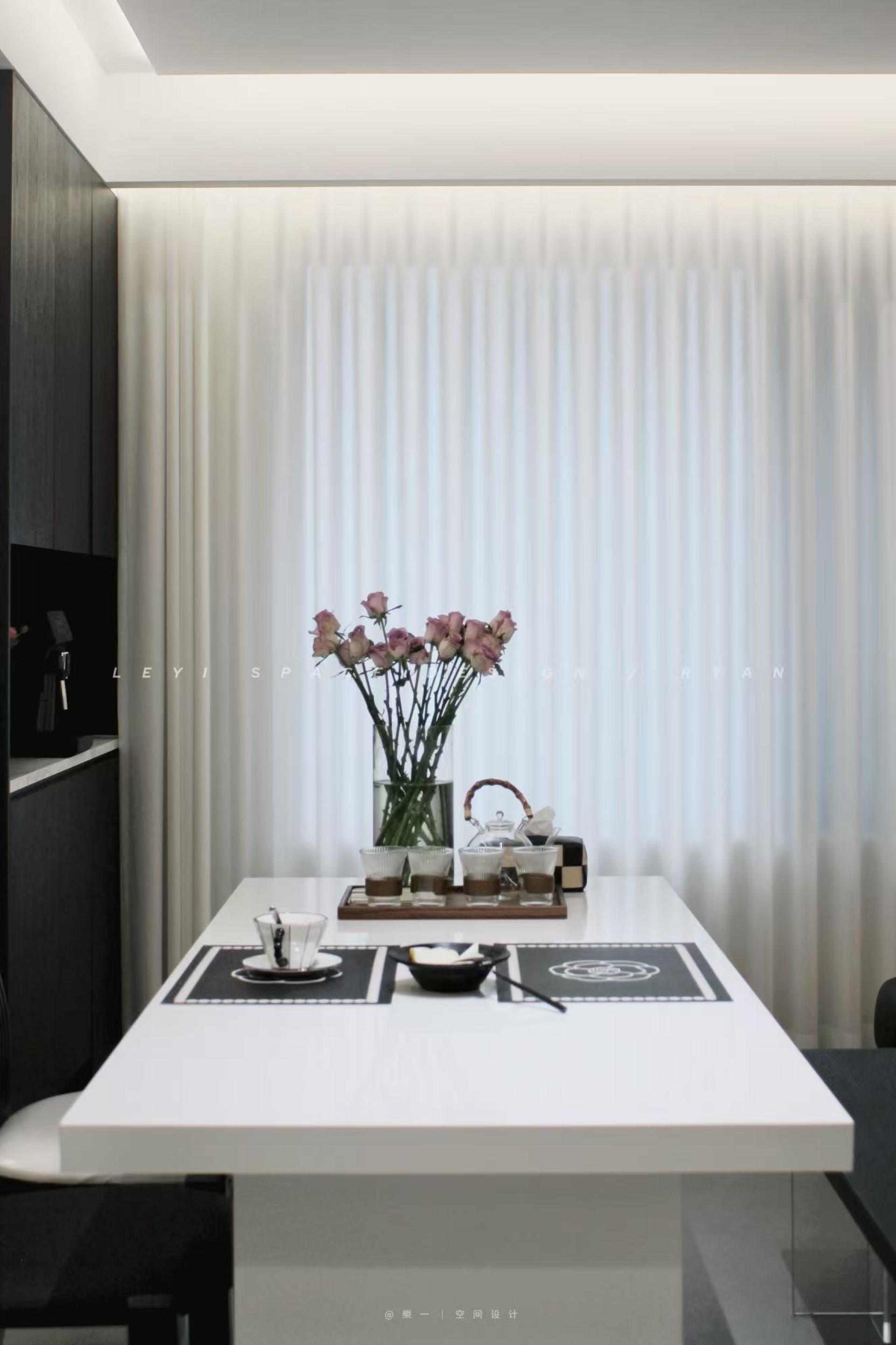 London Design Awards Winner - Black & White
