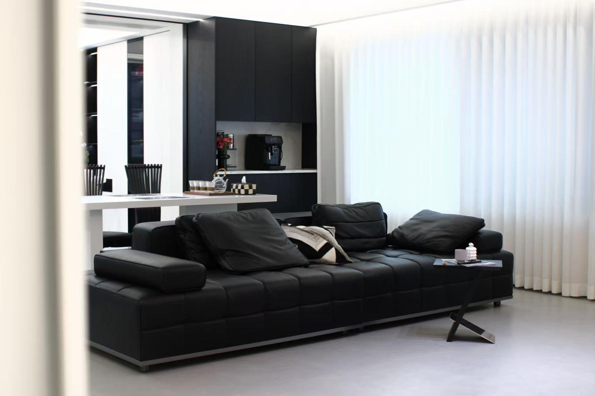 London Design Awards Winner - Black & White