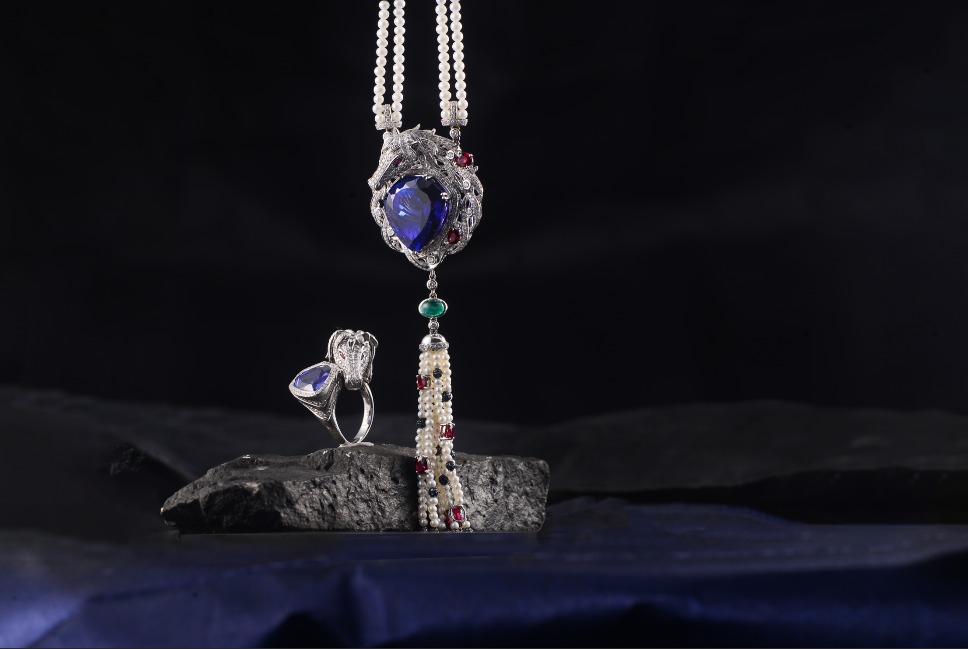 London Design Awards Winner - Bleu Roi