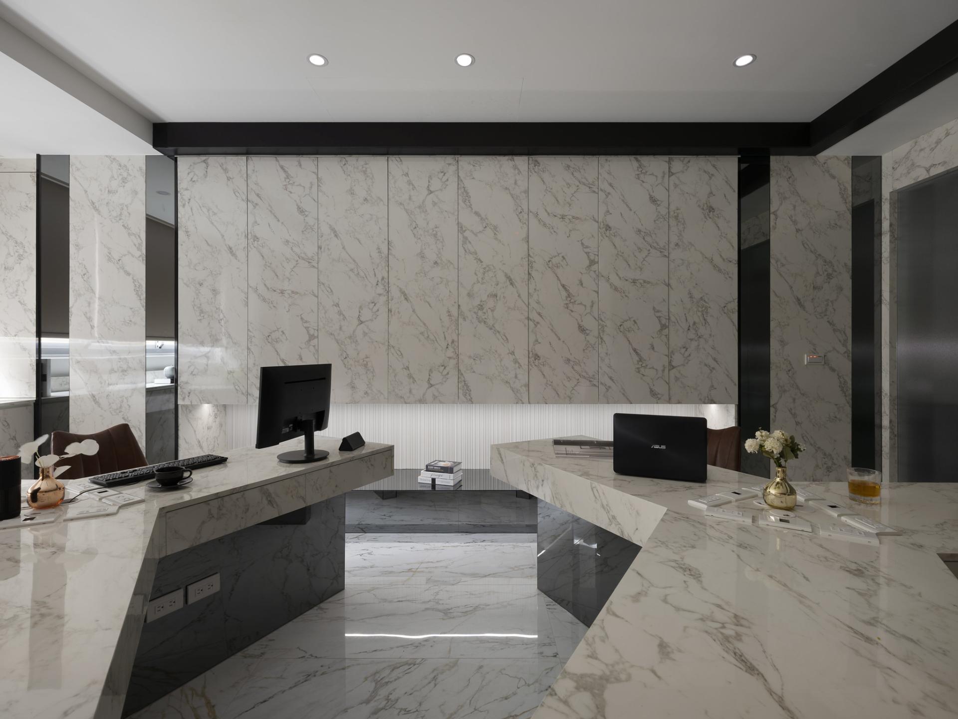 London Design Awards Winner - Glorious time with sleek white