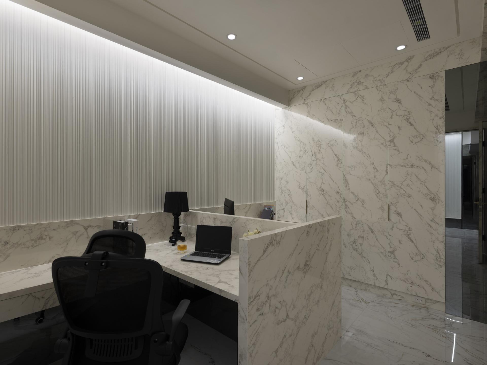 London Design Awards Winner - Glorious time with sleek white